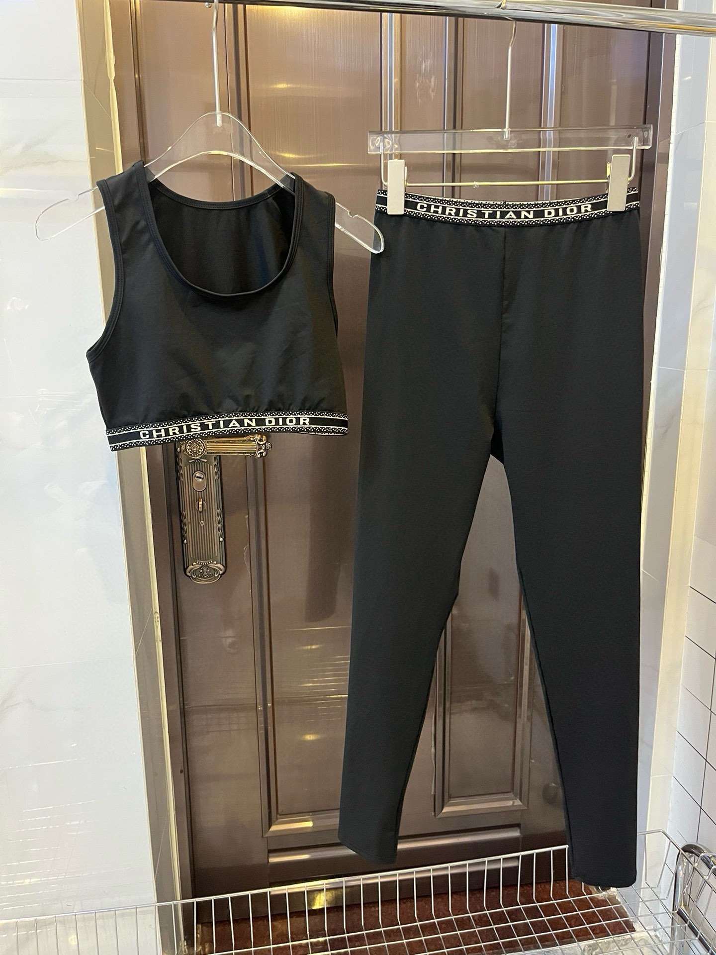 NO:302590,Dior new high elastic fitness yoga suit sports suit~ small waist vest, slim buttock lifting, leggings, size SM L Xl swimsuit, swimsuit, bikini, dior, dior, swimsuit, bikinis19860909Dior迪奥新款高弹力健身瑜伽服运动套装~塑腰小背心 修身提臀显瘦打底裤脚 码数SM L Xl泳衣泳裤比基尼,泳衣，泳裤，比基尼,dior,dior,swimsuits,bikinis,accessory