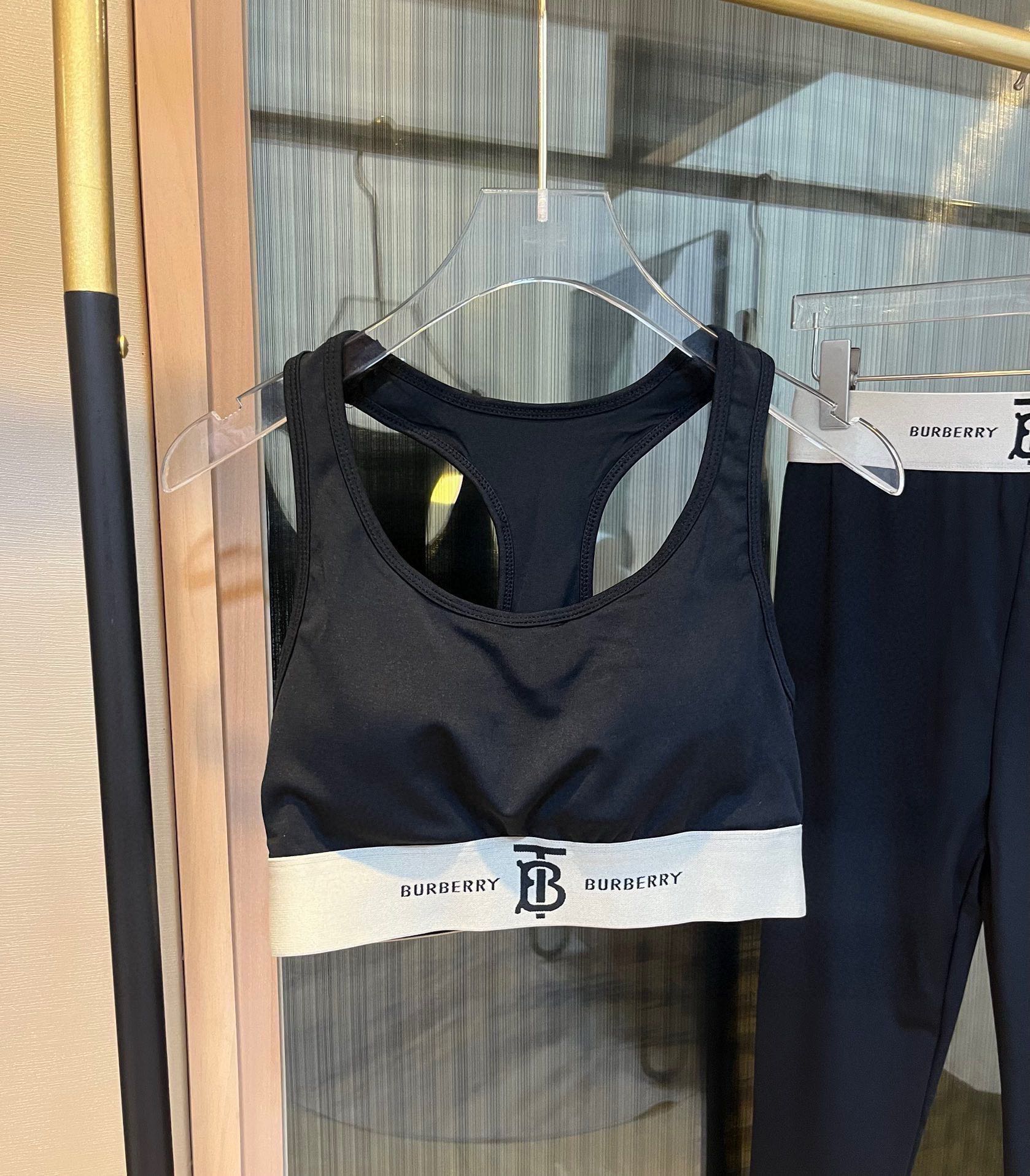 Burberry’s High-Strength Gym Sports Kit: Shape Back Vests for SM, L, XL Sizes - 图片 3