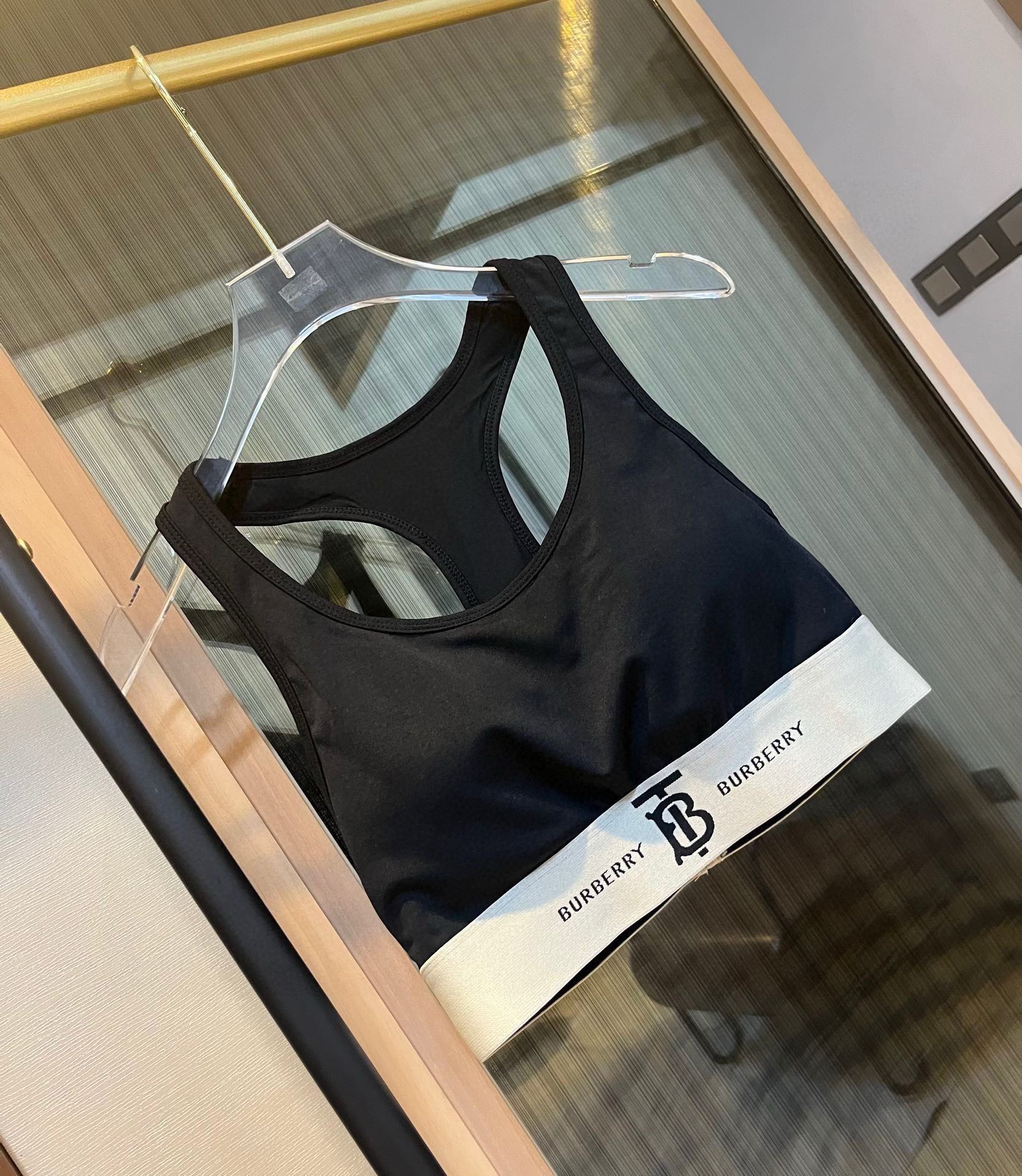 Burberry’s High-Strength Gym Sports Kit: Shape Back Vests for SM, L, XL Sizes - 图片 5