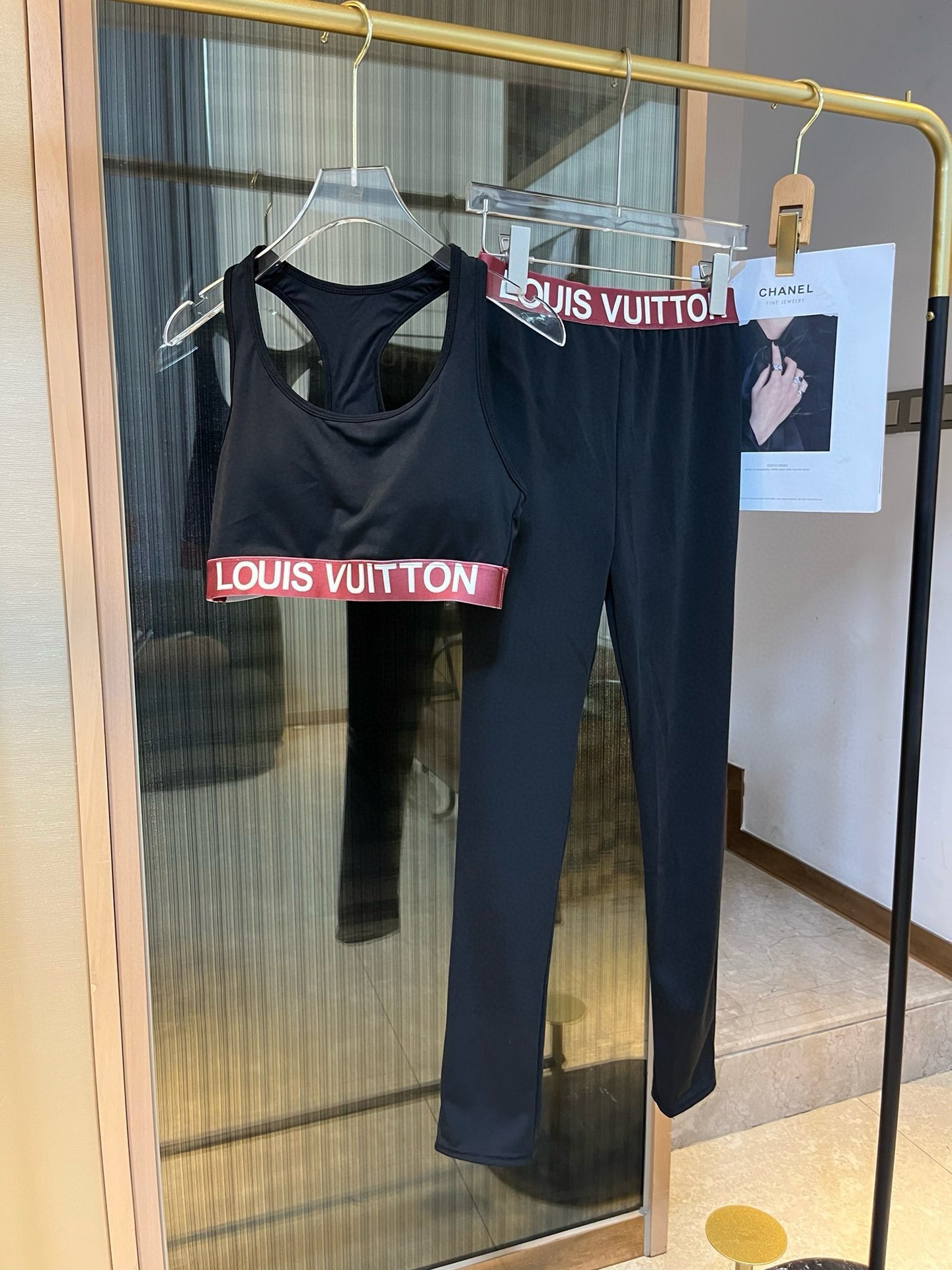 NO:302596,Lv new high elastic fitness yoga suit sports suit~ small waist vest (with chest pad)   slim buttock lifting to make it look slim and leggings. Size SM L X L swimsuits, swimsuits, swimsuits, bikinis, louis vuitton, swimsuits, bikinis19860909Lv新款高弹力健身瑜伽服运动套装~塑腰小背心（有胸垫） 修身提臀显瘦打底裤脚 码数SM L X L泳衣泳裤比基尼,泳衣，泳裤，比基尼,louis vuitton,swimsuits,bikinis,accessory