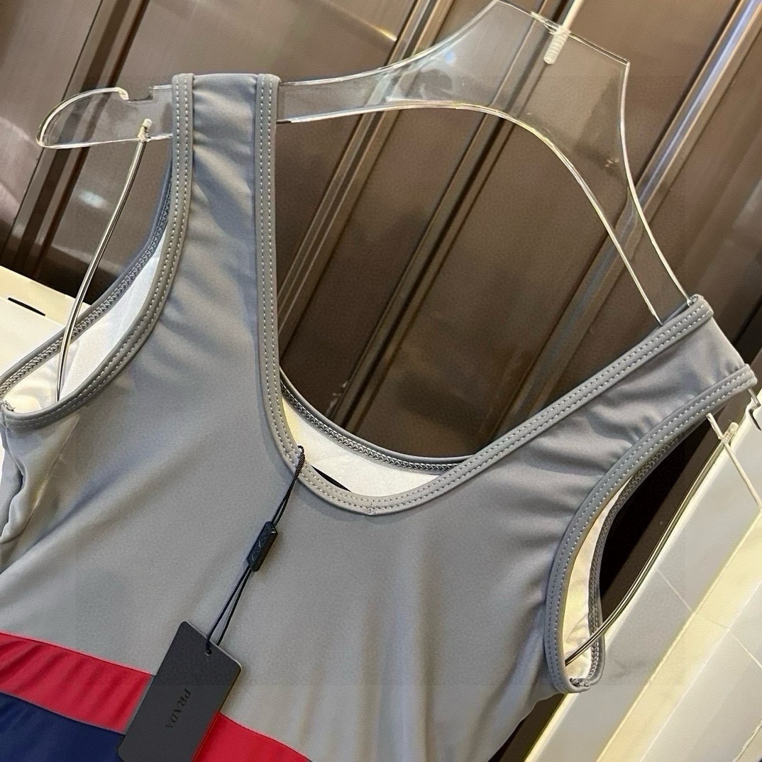 Prada’s Versatile Bathing Suit for Various Scenarios: Comfortable, Easy to Wash, Multiple Sizes - 图片 5