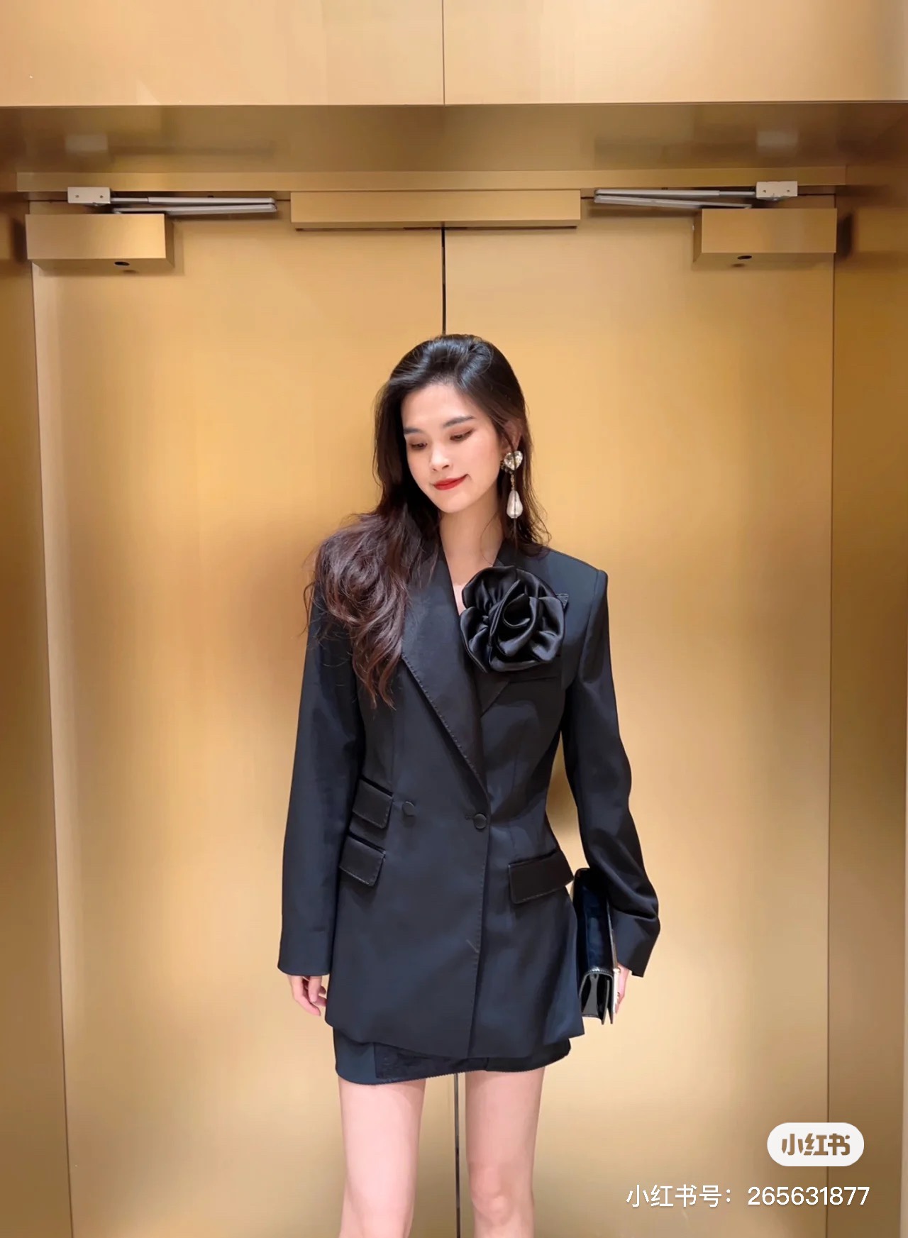 NO:306705,Model number G25021528 Dolce & Gabbana DG* new model, large flower decoration, bright line edged contrasting color spliced ​​lapel temperament, versatile suit jacket suit!  Black, (M size bust 98, sleeve length 61, clothing length 74), Dolce & Gabbana, jackets & coats, business suit, alexander wang19860909款号G25021528 杜嘉班纳DG*新款 大花朵装饰明线包边撞色拼接翻领气质百搭西服外套西装！黑色,（M码胸围98,袖长61,衣长74）,,Dolce&Gabbana,jackets & coats,business suit,alexander wang,Women's clothing