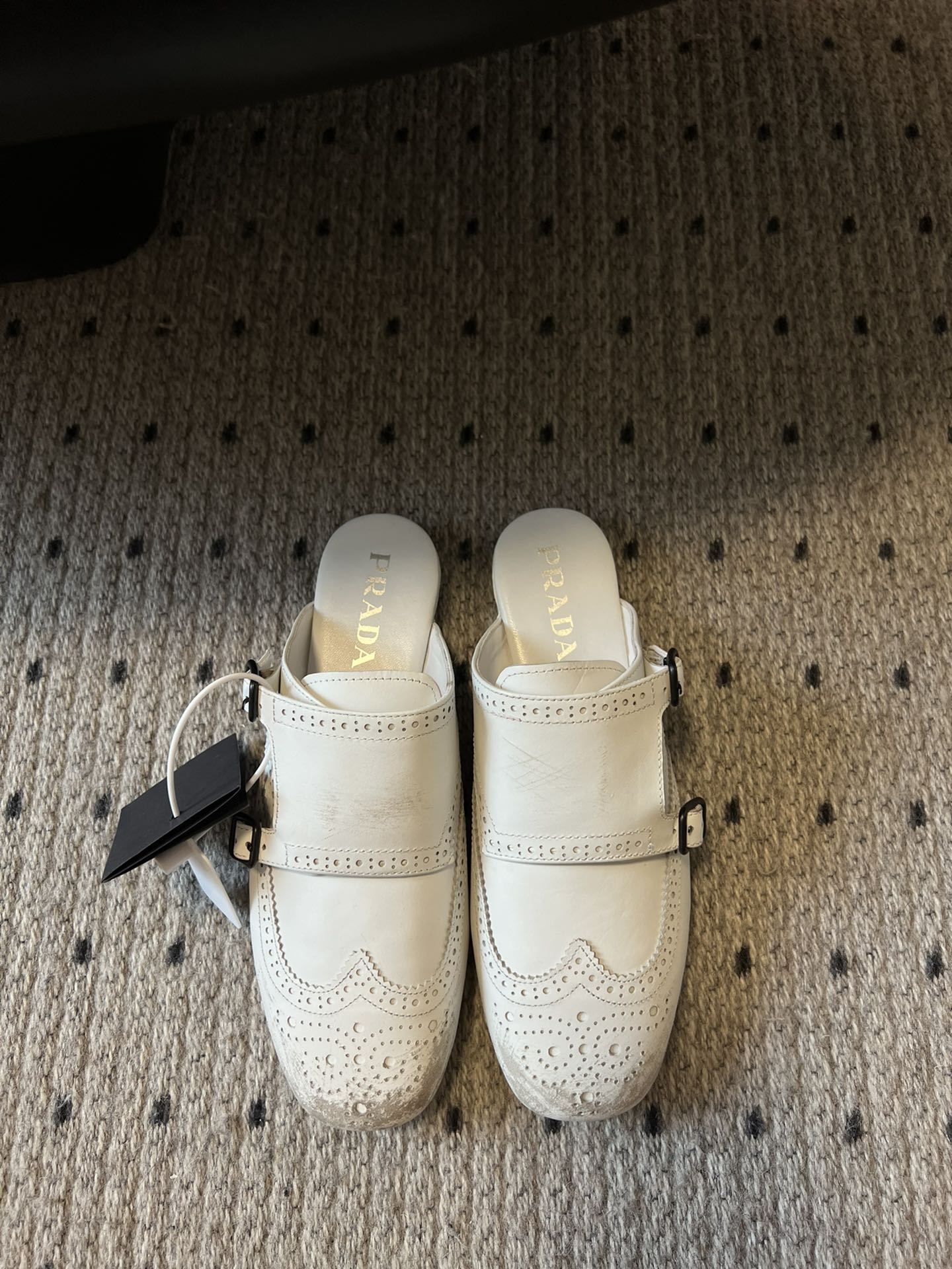 NO:235319,Top quality Prad* 25ss Prada catwalk retro 2 buttons semi-drag hits!  The catwalk style is retro and fashionable, casual and versatile, fashionable and casual, unique taste, everyone loves and easily controls it. It will explode every year. It is enough to conquer you, wear it, casual and fashionable, both without mistakes, simple and handsome on the feet, imported calfskin, inner foot pad, transparent sheepskin soft and delicate, rubber beef tendon thick bottom, standard number: 35-41 (41 custom-made, non-return, semi-torque, prada, prada, cowhide, sheepskin19860909顶级品质 Prad* 25ss 普拉达走秀款复古2扣半拖 爆款！走秀款 复古感时髦满满 随意百搭 时尚休闲 独到味道,人人都爱也轻松驾驭 每年都会爆.足以征服你,穿上它,休闲时髦 两不失误 上脚简单帅气 面料进口小牛皮 内里垫脚透染羊皮柔软细腻 橡胶牛筋厚底 标准码数:35-41（41定制不退换,半拖,prada,prada,cowhide,sheepskin,Women's Shoes