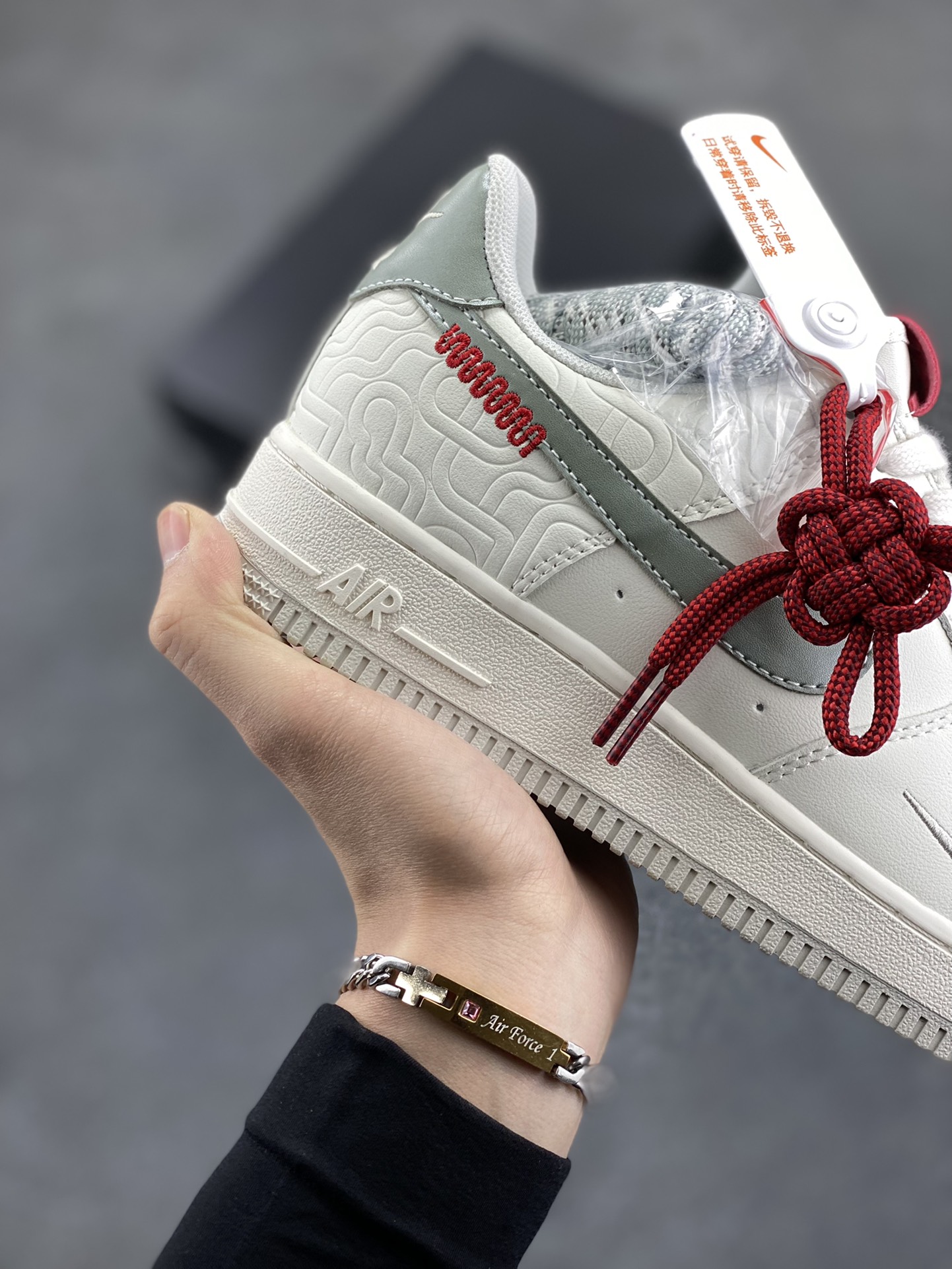 图片[6]-福利特价 Nike Air Force 1 Low 蛇年 空军一号低帮运动休闲板鞋 原楦头原纸板 打造纯正空军版型#专注外贸渠道 全掌内置蜂窝气垫 #原盒配件 原厂中底钢印、拉帮完美 货号：HV5979-130 尺码：36 36.5 37.5 38 38.5 39 40 40.5 41 42 42.5 43 44 44.5 45-选品中心