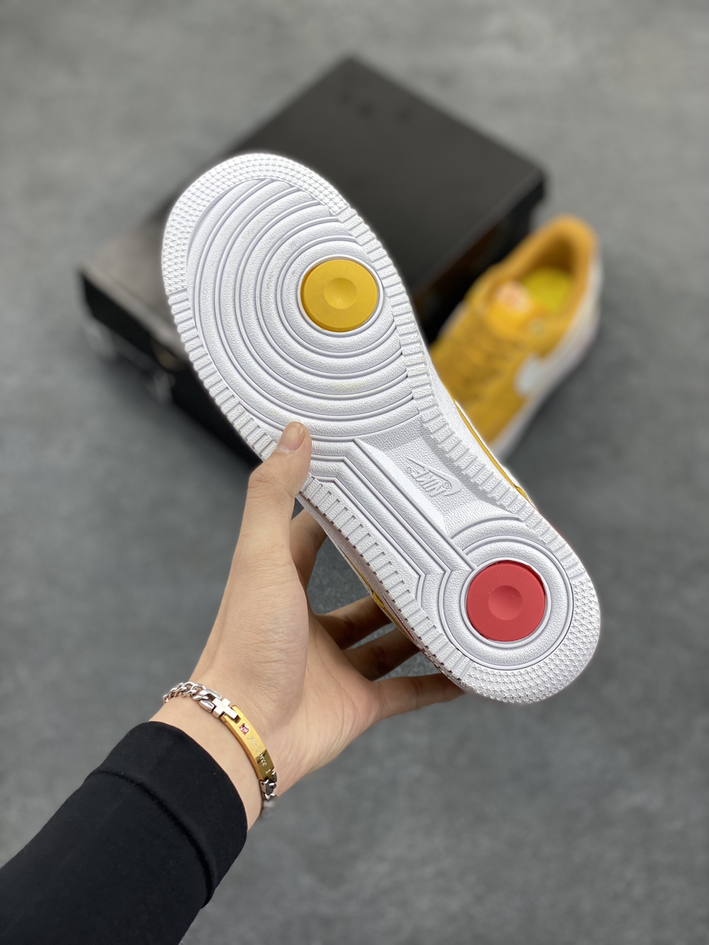 图片[5]-福利特价 无敌性价比🔥 Air Force 1经典潮流休闲板鞋 橙黄40周年 官方同步 原装级别 原楦头原纸板 打造纯正空军版型#专注外贸渠道 全掌内置蜂窝气垫 #原盒配件 原厂中底钢印、拉帮完美 货号：DQ7582-700 尺码：36 36.5 37.5 38 38.5 39 40 40.5 41 42 42.5 43 44 44.5 45-选品中心