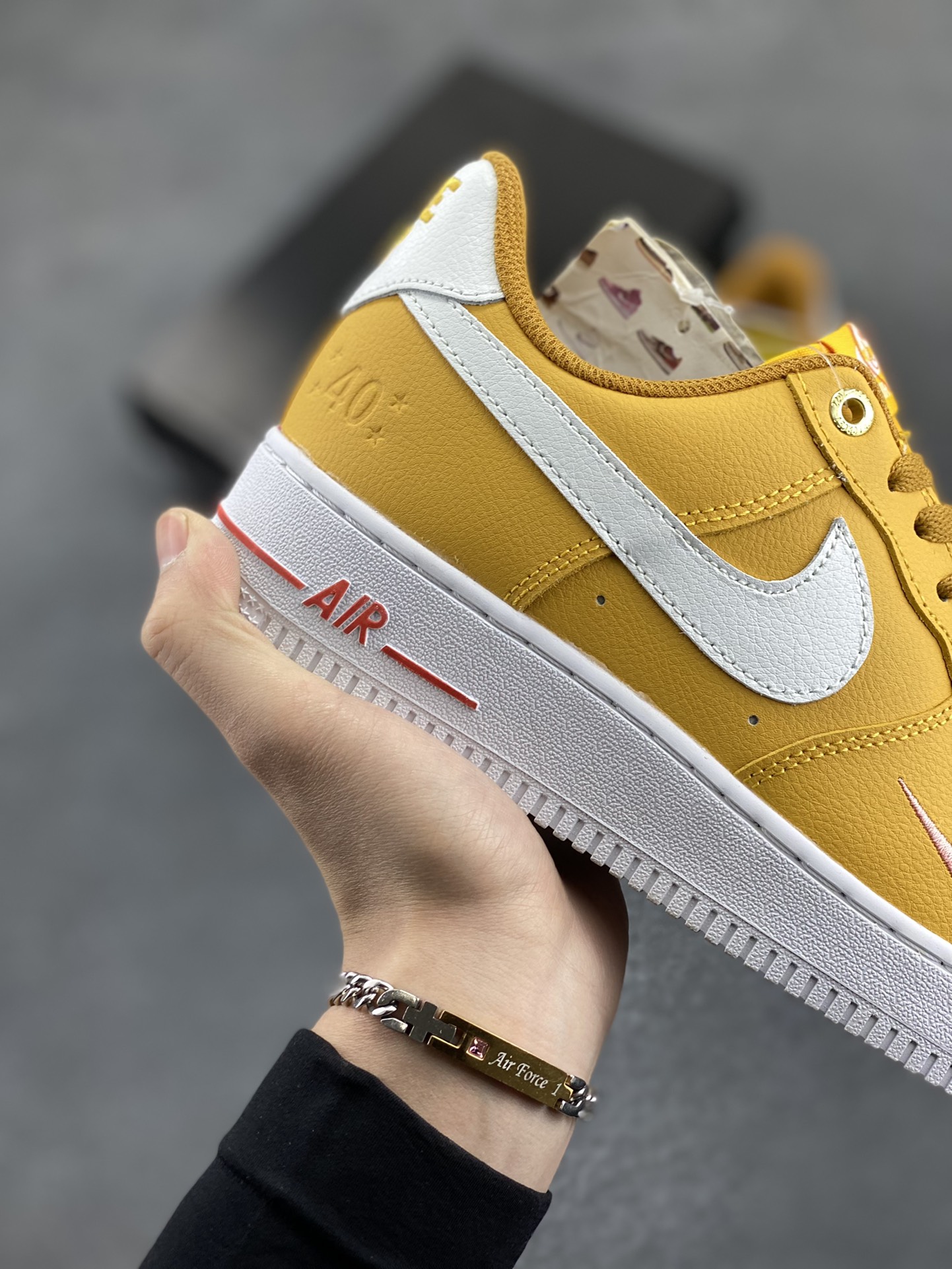 图片[6]-福利特价 无敌性价比🔥 Air Force 1经典潮流休闲板鞋 橙黄40周年 官方同步 原装级别 原楦头原纸板 打造纯正空军版型#专注外贸渠道 全掌内置蜂窝气垫 #原盒配件 原厂中底钢印、拉帮完美 货号：DQ7582-700 尺码：36 36.5 37.5 38 38.5 39 40 40.5 41 42 42.5 43 44 44.5 45-选品中心