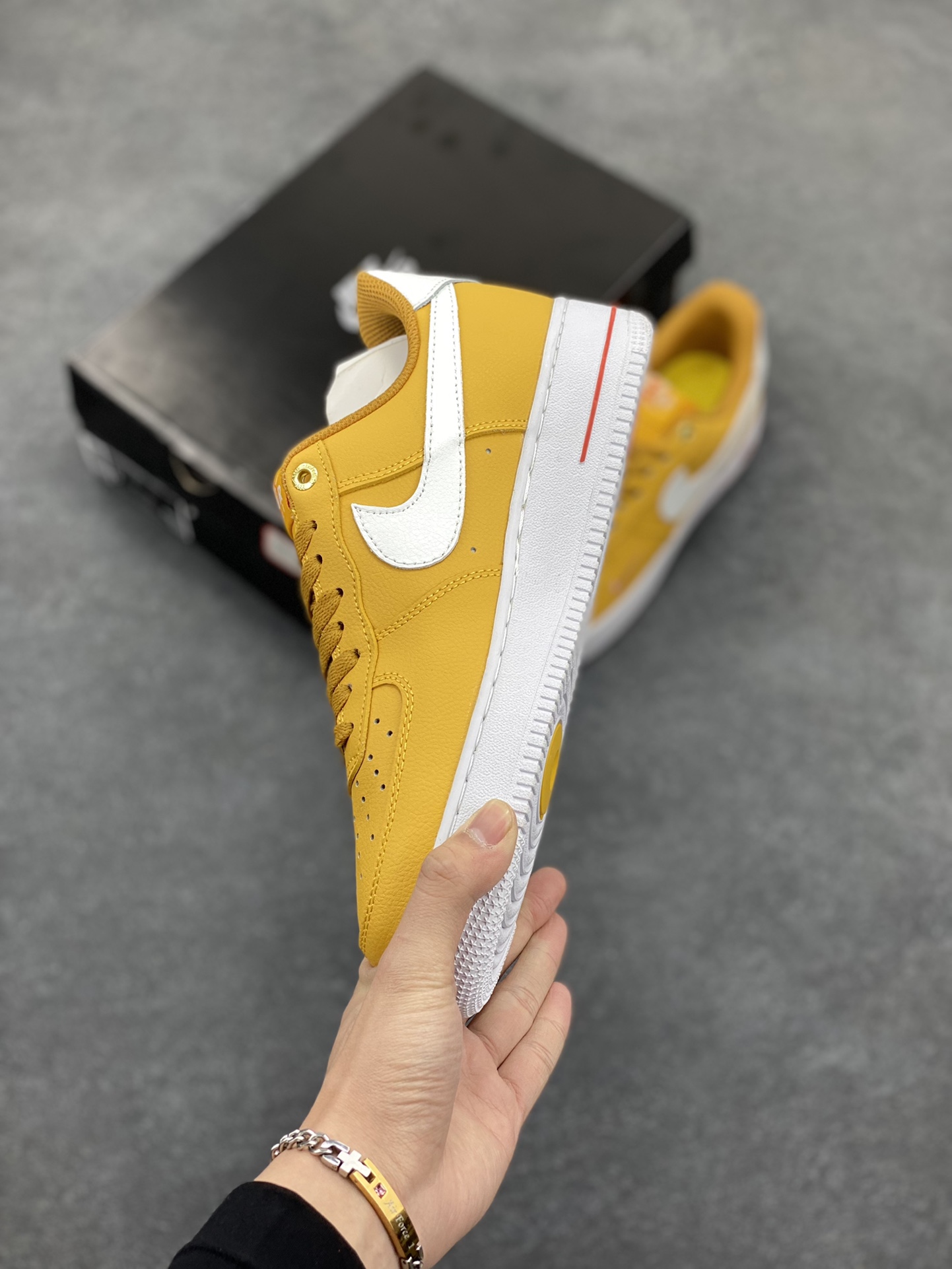 图片[3]-福利特价 无敌性价比🔥 Air Force 1经典潮流休闲板鞋 橙黄40周年 官方同步 原装级别 原楦头原纸板 打造纯正空军版型#专注外贸渠道 全掌内置蜂窝气垫 #原盒配件 原厂中底钢印、拉帮完美 货号：DQ7582-700 尺码：36 36.5 37.5 38 38.5 39 40 40.5 41 42 42.5 43 44 44.5 45-选品中心