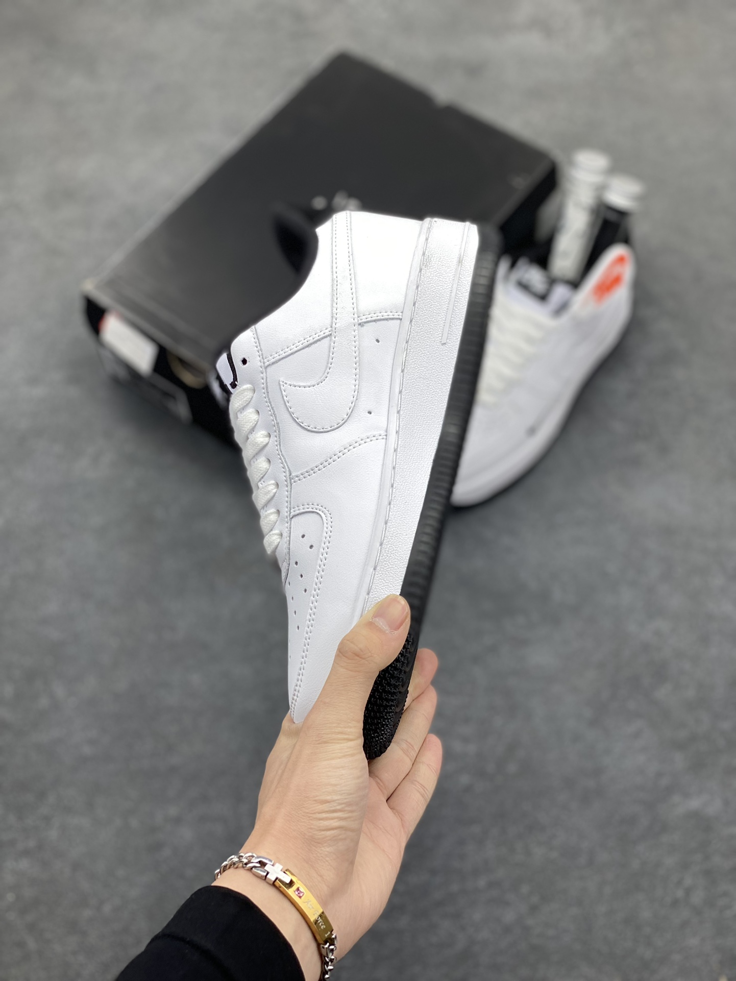 图片[3]-Air Force 1\’ 07 白黑小勾 原楦头原纸板 打造纯正空军版型 专注外贸渠道 全掌内置蜂窝气垫 #原盒配件 原厂中底钢印、拉帮完美 货号：HM9483-101 尺码：35.5 36 36.5 37.5 38 38.5 39 40 40.5 41 42 42.5 43 44 44.5 45-选品中心