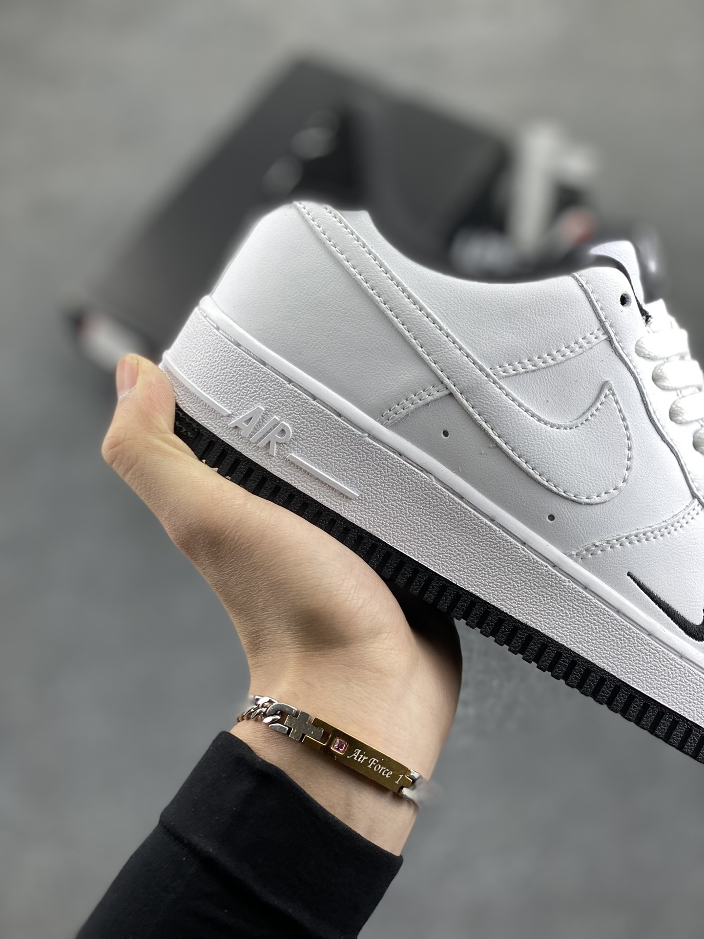 图片[6]-Air Force 1\’ 07 白黑小勾 原楦头原纸板 打造纯正空军版型 专注外贸渠道 全掌内置蜂窝气垫 #原盒配件 原厂中底钢印、拉帮完美 货号：HM9483-101 尺码：35.5 36 36.5 37.5 38 38.5 39 40 40.5 41 42 42.5 43 44 44.5 45-选品中心