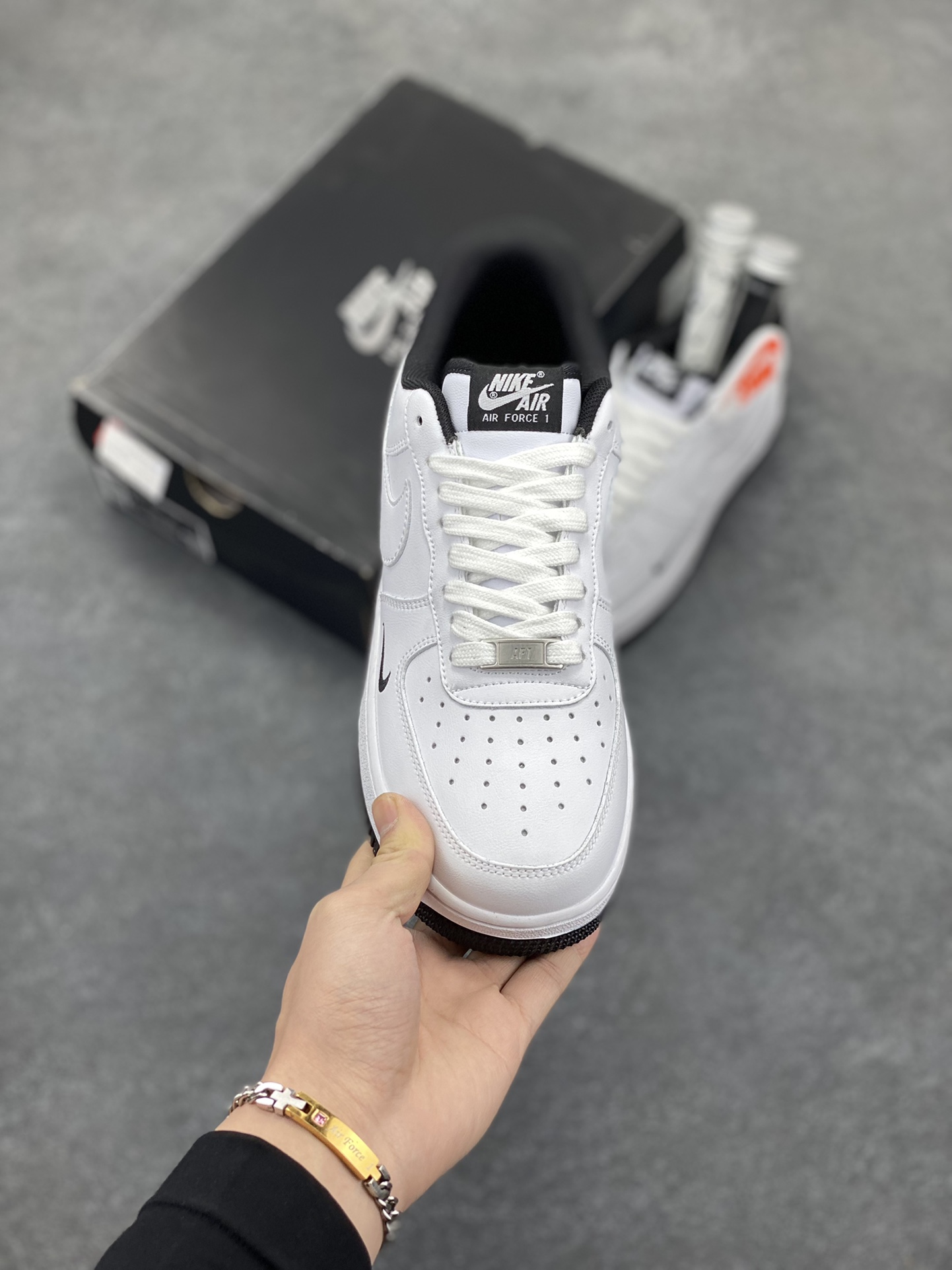 图片[2]-Air Force 1\’ 07 白黑小勾 原楦头原纸板 打造纯正空军版型 专注外贸渠道 全掌内置蜂窝气垫 #原盒配件 原厂中底钢印、拉帮完美 货号：HM9483-101 尺码：35.5 36 36.5 37.5 38 38.5 39 40 40.5 41 42 42.5 43 44 44.5 45-选品中心