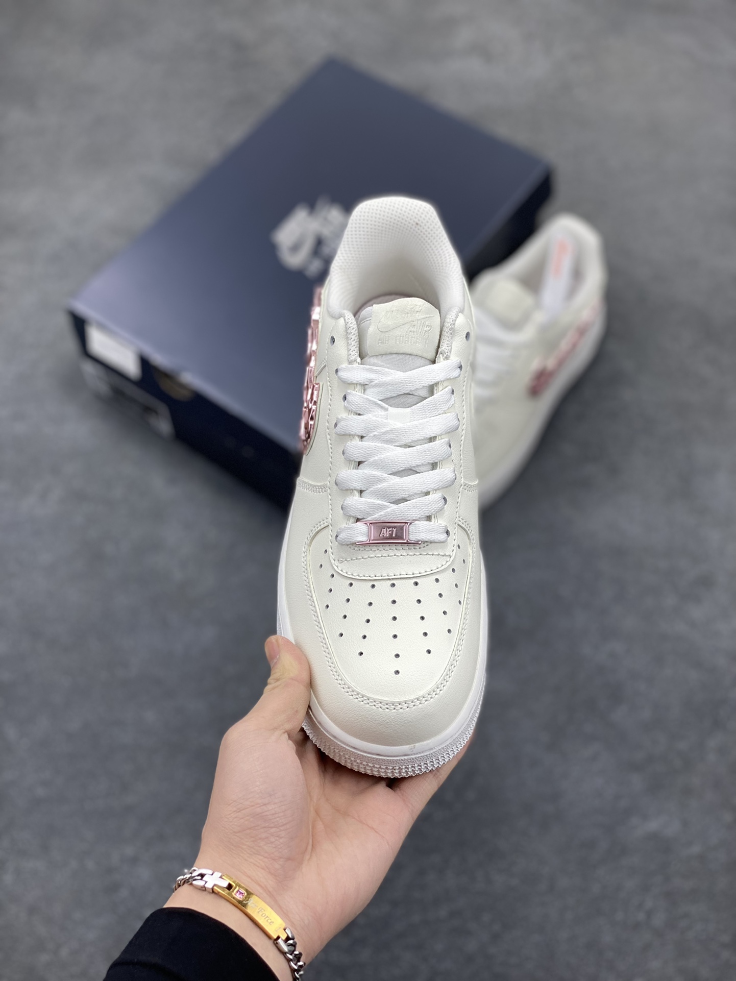 图片[2]-Nike Air Force 1 Low 毒液 空军一号低帮运动休闲板鞋 原楦头原纸板 打造纯正空军版型 专注外贸渠道 全掌内置蜂窝气垫 原盒配件 原厂中底钢印、拉帮完美 货号：IF1686-161 尺码：36 36.5 37.5 38 38.5 39 40 40.5 41 42 42.5 43 44 44.5 45-选品中心