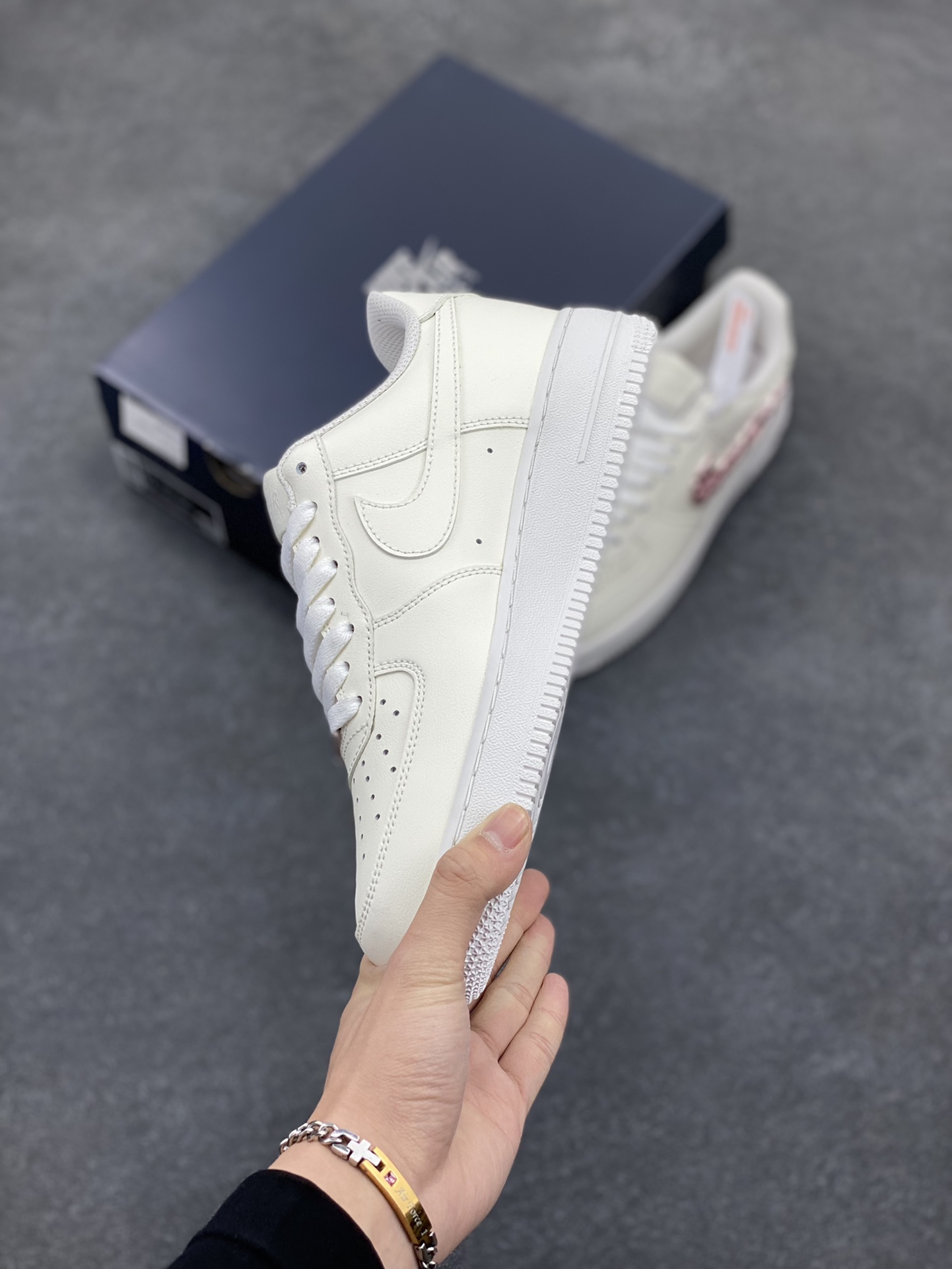 图片[3]-Nike Air Force 1 Low 毒液 空军一号低帮运动休闲板鞋 原楦头原纸板 打造纯正空军版型 专注外贸渠道 全掌内置蜂窝气垫 原盒配件 原厂中底钢印、拉帮完美 货号：IF1686-161 尺码：36 36.5 37.5 38 38.5 39 40 40.5 41 42 42.5 43 44 44.5 45-选品中心