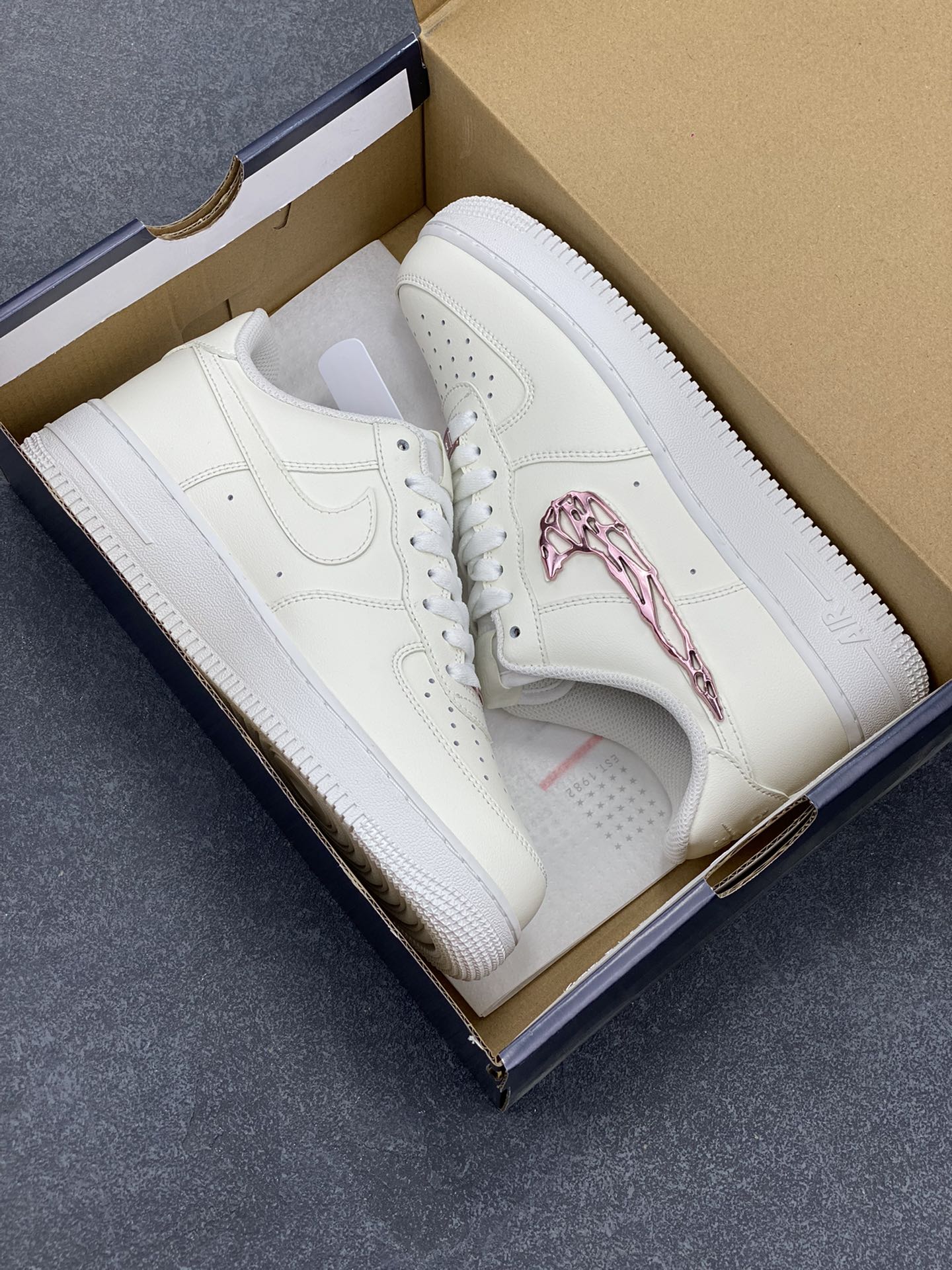 图片[9]-Nike Air Force 1 Low 毒液 空军一号低帮运动休闲板鞋 原楦头原纸板 打造纯正空军版型 专注外贸渠道 全掌内置蜂窝气垫 原盒配件 原厂中底钢印、拉帮完美 货号：IF1686-161 尺码：36 36.5 37.5 38 38.5 39 40 40.5 41 42 42.5 43 44 44.5 45-选品中心