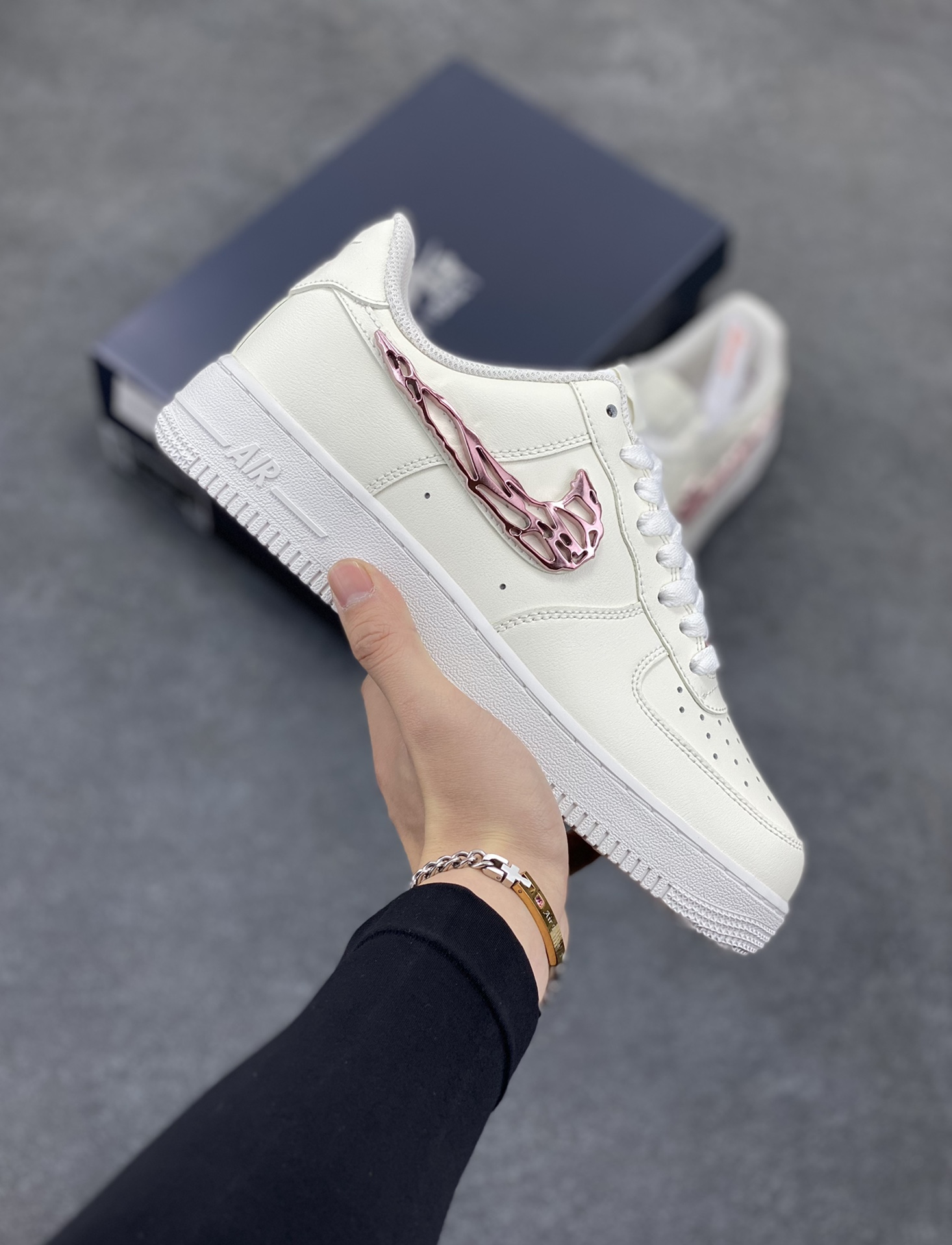 Nike Air Force 1 Low 毒液 空军一号低帮运动休闲板鞋 原楦头原纸板 打造纯正空军版型 专注外贸渠道 全掌内置蜂窝气垫 原盒配件 原厂中底钢印、拉帮完美 货号：IF1686-161 尺码：36 36.5 37.5 38 38.5 39 40 40.5 41 42 42.5 43 44 44.5 45-选品中心