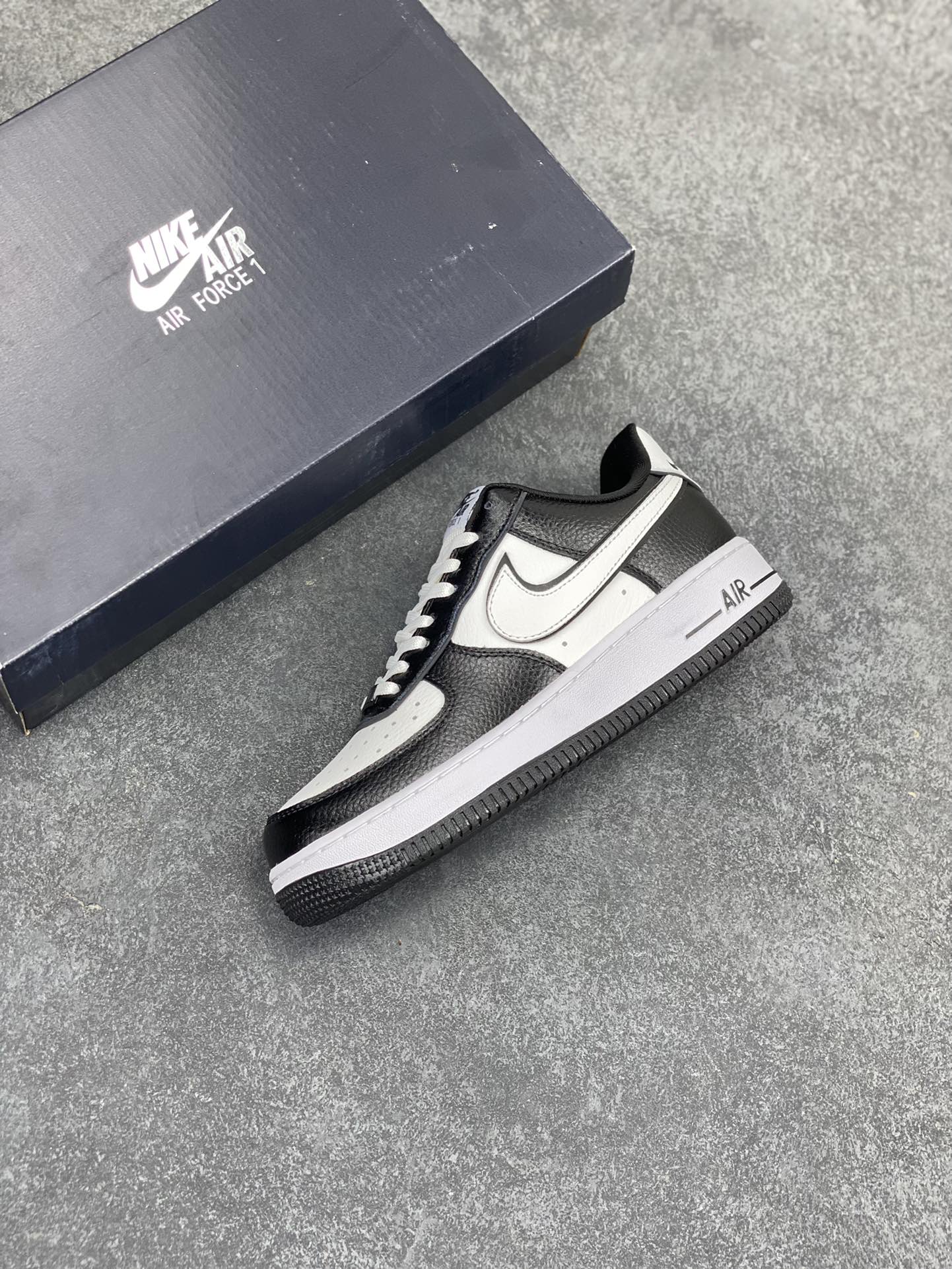 图片[7]-福利特价 Nike Air Force 1 Low 二代熊猫 空军一号低帮运动休闲板鞋 原楦头原纸板 打造纯正空军版型#专注外贸渠道 全掌内置蜂窝气垫 #原盒配件 原厂中底钢印、拉帮完美 货号：DX3115-100 尺码：36 36.5 37.5 38 38.5 39 40 40.5 41 42 42.5 43 44 44.5 45-选品中心