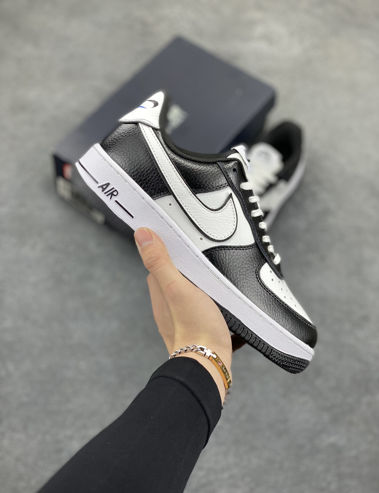 福利特价 Nike Air Force 1 Low 二代熊猫 空军一号低帮运动休闲板鞋 原楦头原纸板 打造纯正空军版型#专注外贸渠道 全掌内置蜂窝气垫 #原盒配件 原厂中底钢印、拉帮完美 货号：DX3115-100 尺码：36 36.5 37.5 38 38.5 39 40 40.5 41 42 42.5 43 44 44.5 45-选品中心