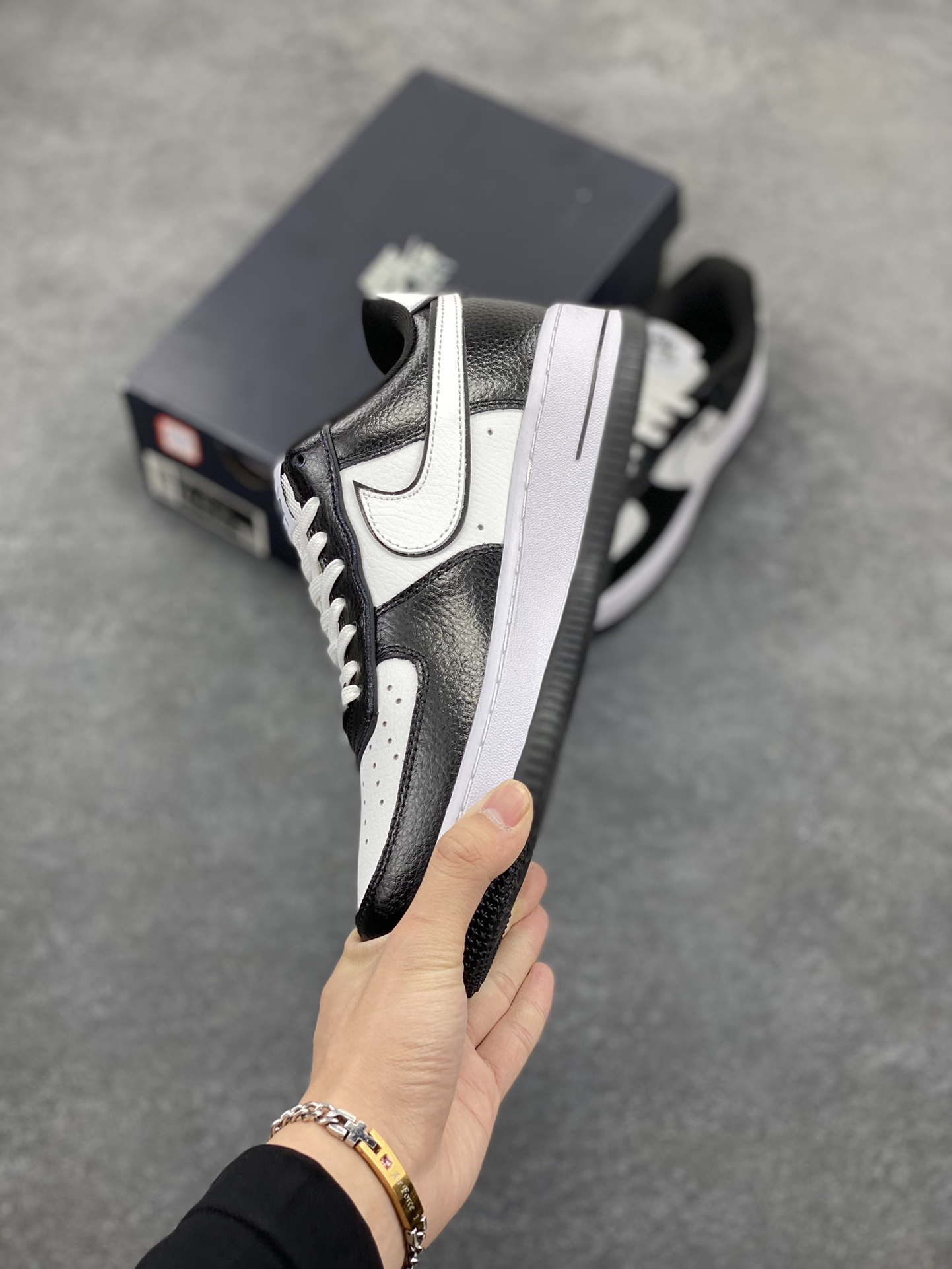 图片[3]-福利特价 Nike Air Force 1 Low 二代熊猫 空军一号低帮运动休闲板鞋 原楦头原纸板 打造纯正空军版型#专注外贸渠道 全掌内置蜂窝气垫 #原盒配件 原厂中底钢印、拉帮完美 货号：DX3115-100 尺码：36 36.5 37.5 38 38.5 39 40 40.5 41 42 42.5 43 44 44.5 45-选品中心