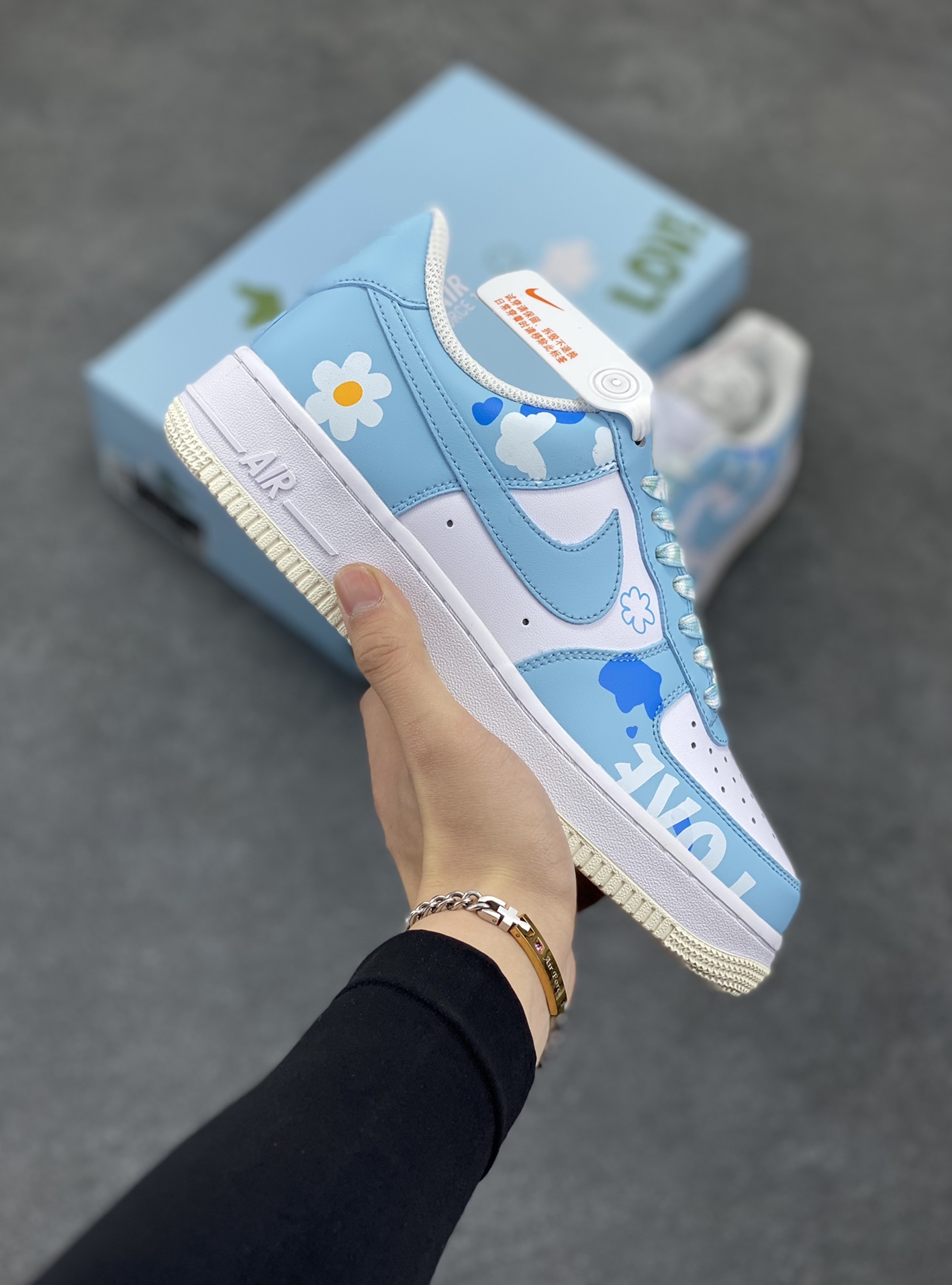 Nike Air Force 1 Low’07 蓝天白云 配色 空军一号低帮休闲板鞋 定制皮料 原厂3D打印 定制鞋盒 原楦原纸板 纯正空军版型 内置全掌气垫 货号：CW2288-661 尺码：36 36.5 37.5 38 38.5 39 40 40.5 41 42 42.5 43 44 44.5 45-选品中心