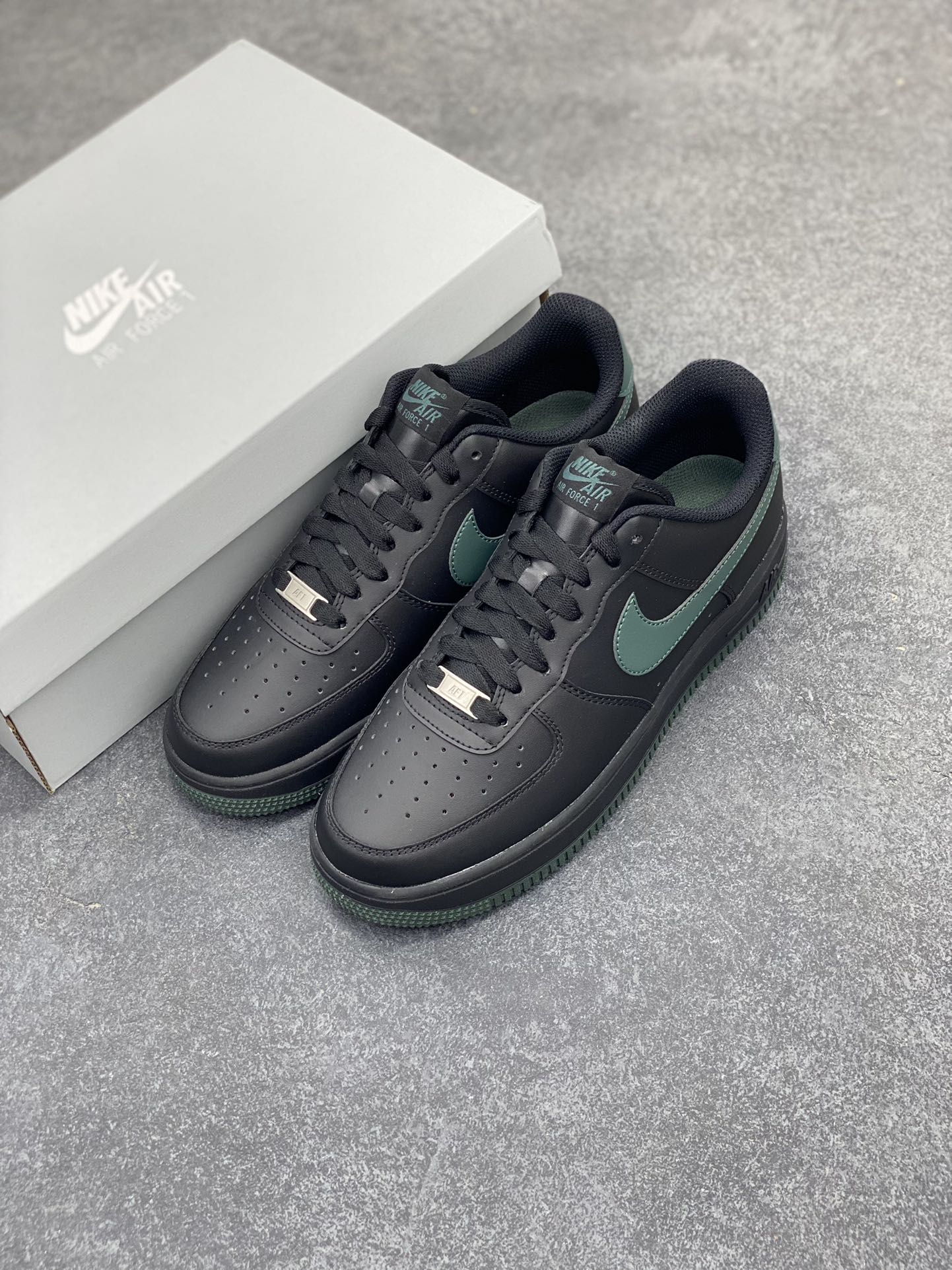 图片[8]-NK Air Force 1 空军一号 黑绿 原楦头原纸板 打造纯正空军版型#专注外贸渠道 全掌内置蜂窝气垫 #原盒配件 原厂中底钢印、拉帮完美 货号：FJ4146-001 尺码：36 36.5 37.5 38 38.5 39 40 40.5 41 42 42.5 43 44 44.5 45-选品中心