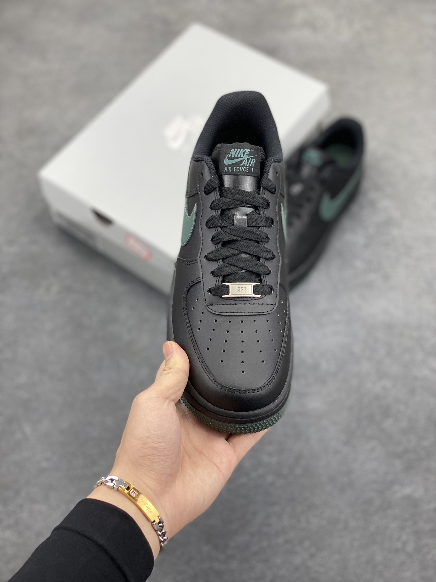 图片[2]-NK Air Force 1 空军一号 黑绿 原楦头原纸板 打造纯正空军版型#专注外贸渠道 全掌内置蜂窝气垫 #原盒配件 原厂中底钢印、拉帮完美 货号：FJ4146-001 尺码：36 36.5 37.5 38 38.5 39 40 40.5 41 42 42.5 43 44 44.5 45-选品中心
