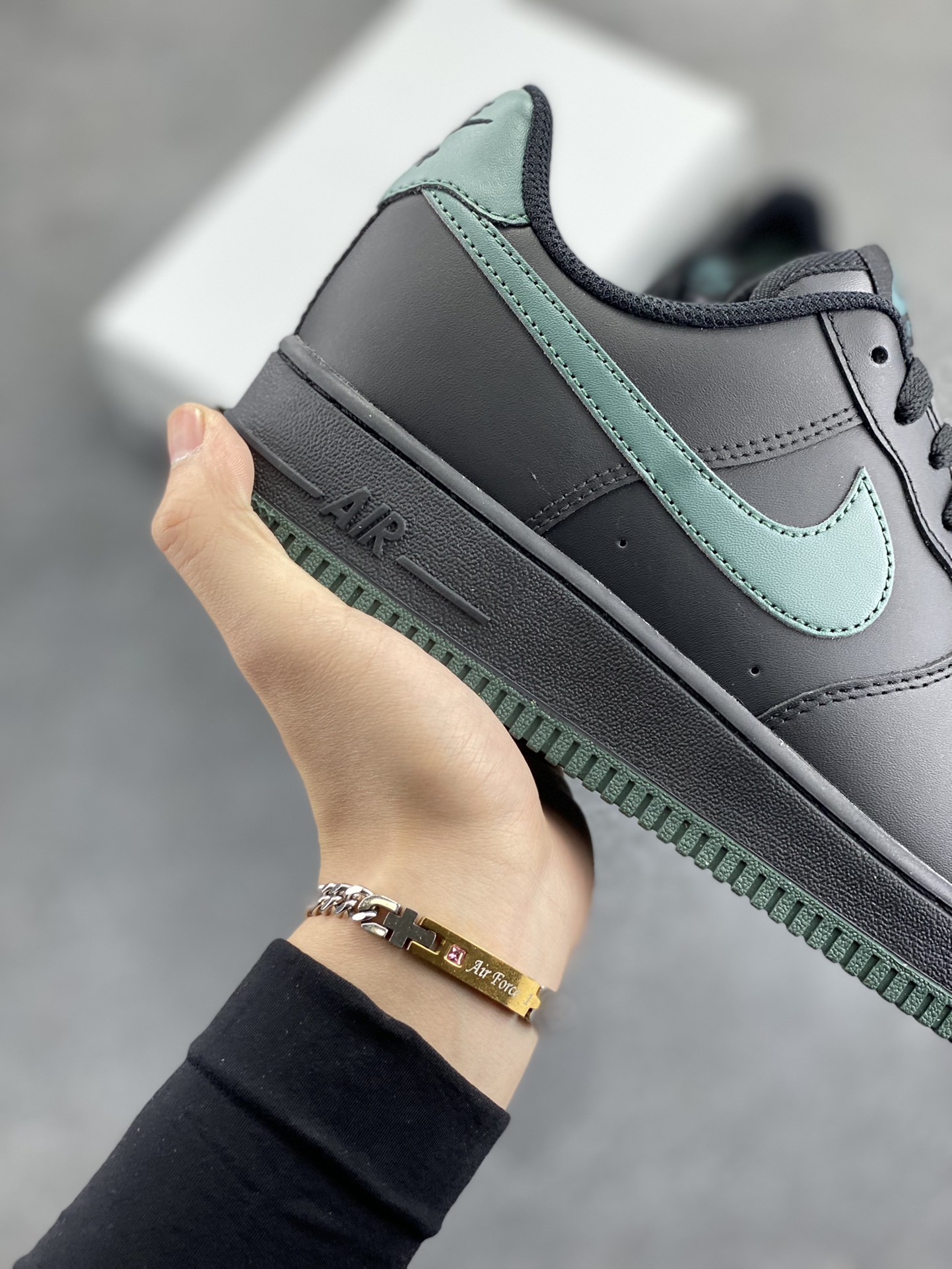 图片[6]-NK Air Force 1 空军一号 黑绿 原楦头原纸板 打造纯正空军版型#专注外贸渠道 全掌内置蜂窝气垫 #原盒配件 原厂中底钢印、拉帮完美 货号：FJ4146-001 尺码：36 36.5 37.5 38 38.5 39 40 40.5 41 42 42.5 43 44 44.5 45-选品中心