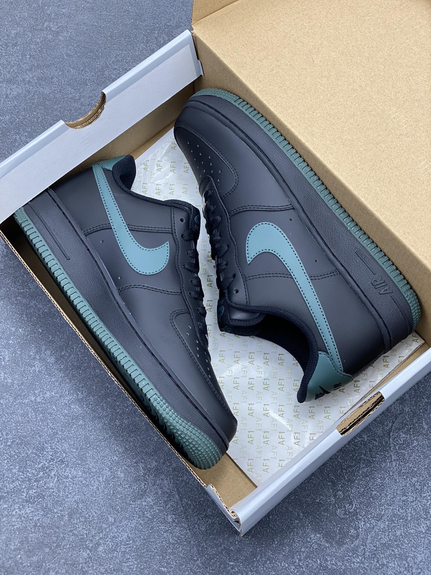 图片[9]-NK Air Force 1 空军一号 黑绿 原楦头原纸板 打造纯正空军版型#专注外贸渠道 全掌内置蜂窝气垫 #原盒配件 原厂中底钢印、拉帮完美 货号：FJ4146-001 尺码：36 36.5 37.5 38 38.5 39 40 40.5 41 42 42.5 43 44 44.5 45-选品中心