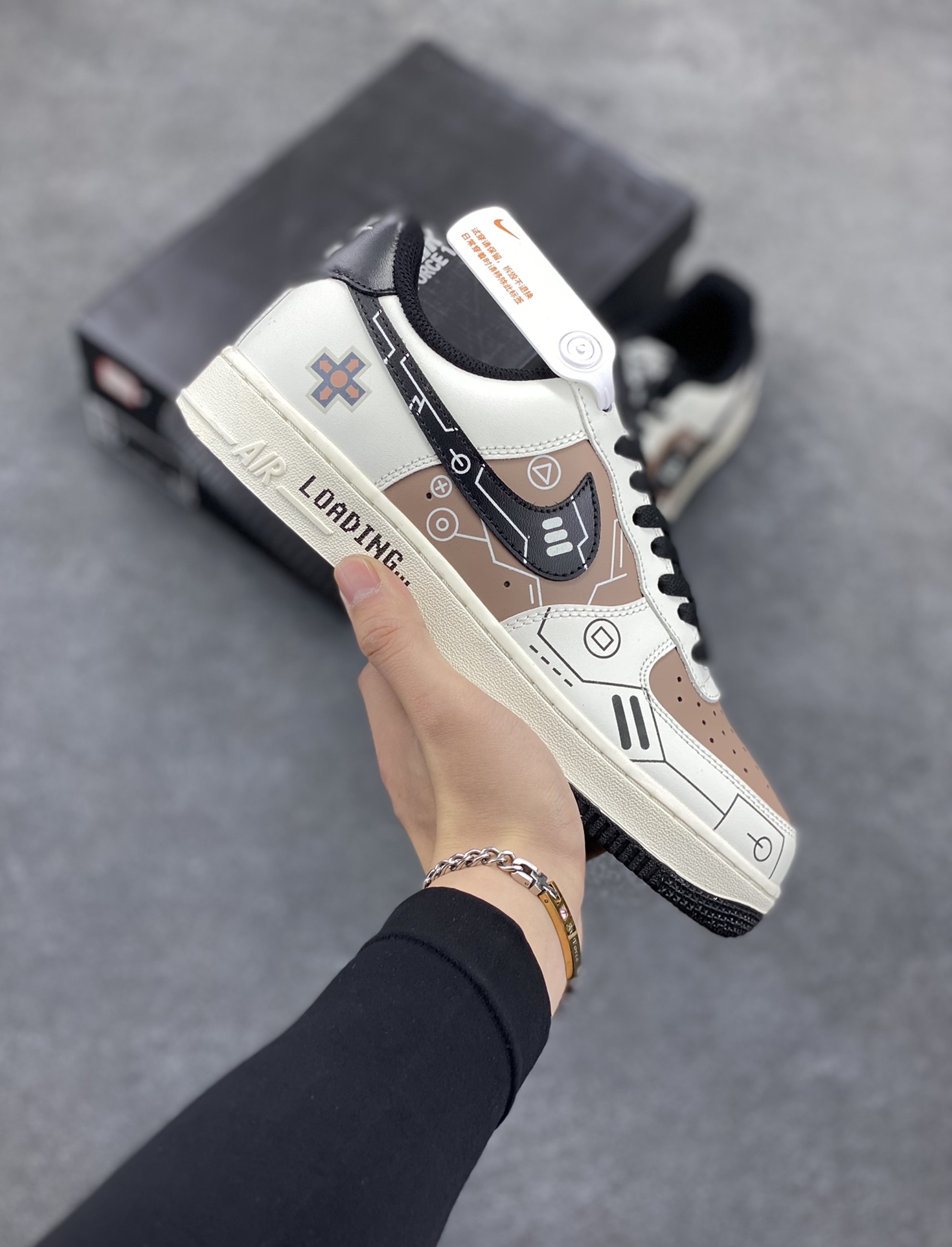 PS5电玩主题Nike Air Force 1 Low’07 咖啡色 空军一号低帮休闲板鞋 定制皮料 原楦原纸板 纯正空军版型 内置全掌气垫 货号:CW2288-222 尺码:36 36.5 37.5 38 38.5 39 40 40.5 41 42 42.5 43 44 44.5 45-选品中心