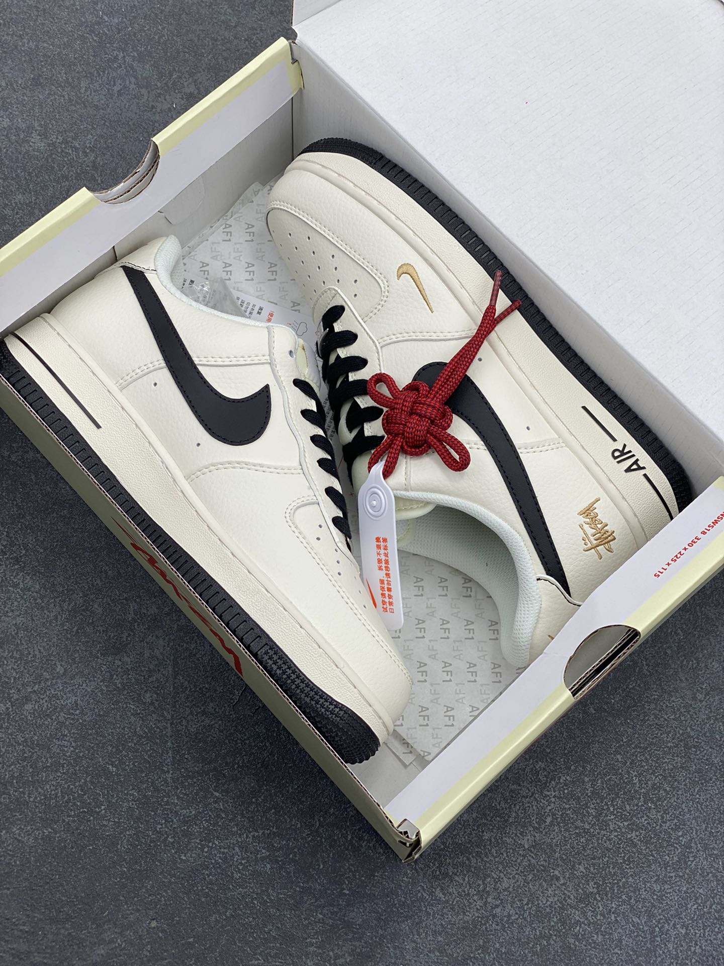 图片[9]-NIke Air Force 1 \’07 Low “斯图西联名——玫瑰金刺绣”空军一号 低帮 运动鞋 休闲鞋 折边针车 工艺难度大 原楦头原纸板 原装鞋盒 定制五金配件 内置全掌气垫 原厂鞋底 货号：XZ6188-720 尺码：36 36.5 37.5 38 38.5 39 40 40.5 41 42 42.5 43 44 44.5 45-选品中心