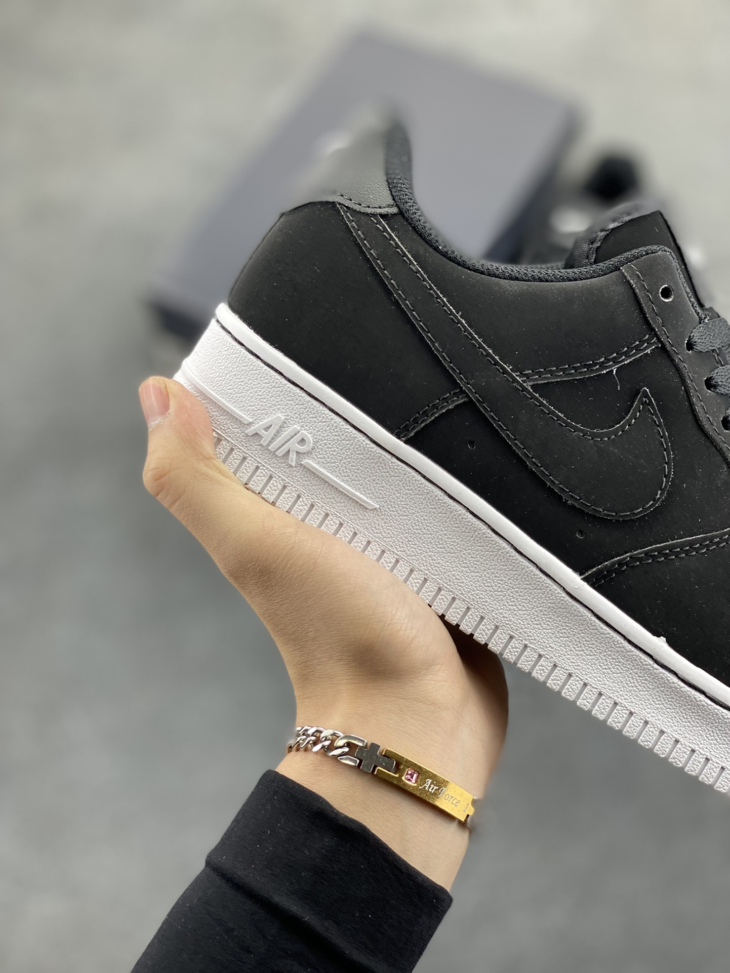 图片[6]-Nike Air Force 1 Low 空军一号低帮百搭休闲运动板鞋。柔软、弹性十足的缓震性能和出色的中底设计，横跨复古与现代的外型结合，造就出风靡全球三十多年的Force 1，直到今天还深受青睐。 货号：DQ8571-001 尺码：36 36.5 37.5 38 38.5 39 40 40.5 41 42 42.5 43 44 44.5 45-选品中心