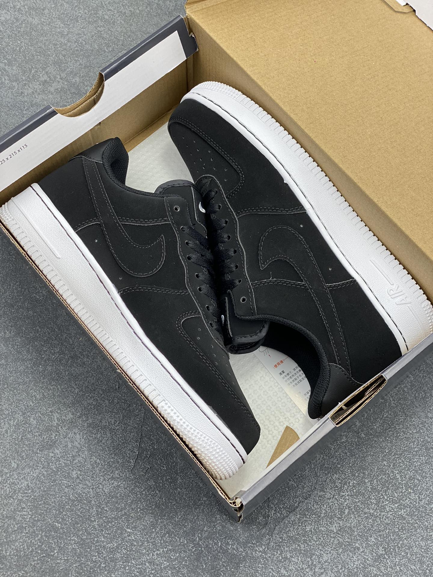 图片[9]-Nike Air Force 1 Low 空军一号低帮百搭休闲运动板鞋。柔软、弹性十足的缓震性能和出色的中底设计，横跨复古与现代的外型结合，造就出风靡全球三十多年的Force 1，直到今天还深受青睐。 货号：DQ8571-001 尺码：36 36.5 37.5 38 38.5 39 40 40.5 41 42 42.5 43 44 44.5 45-选品中心