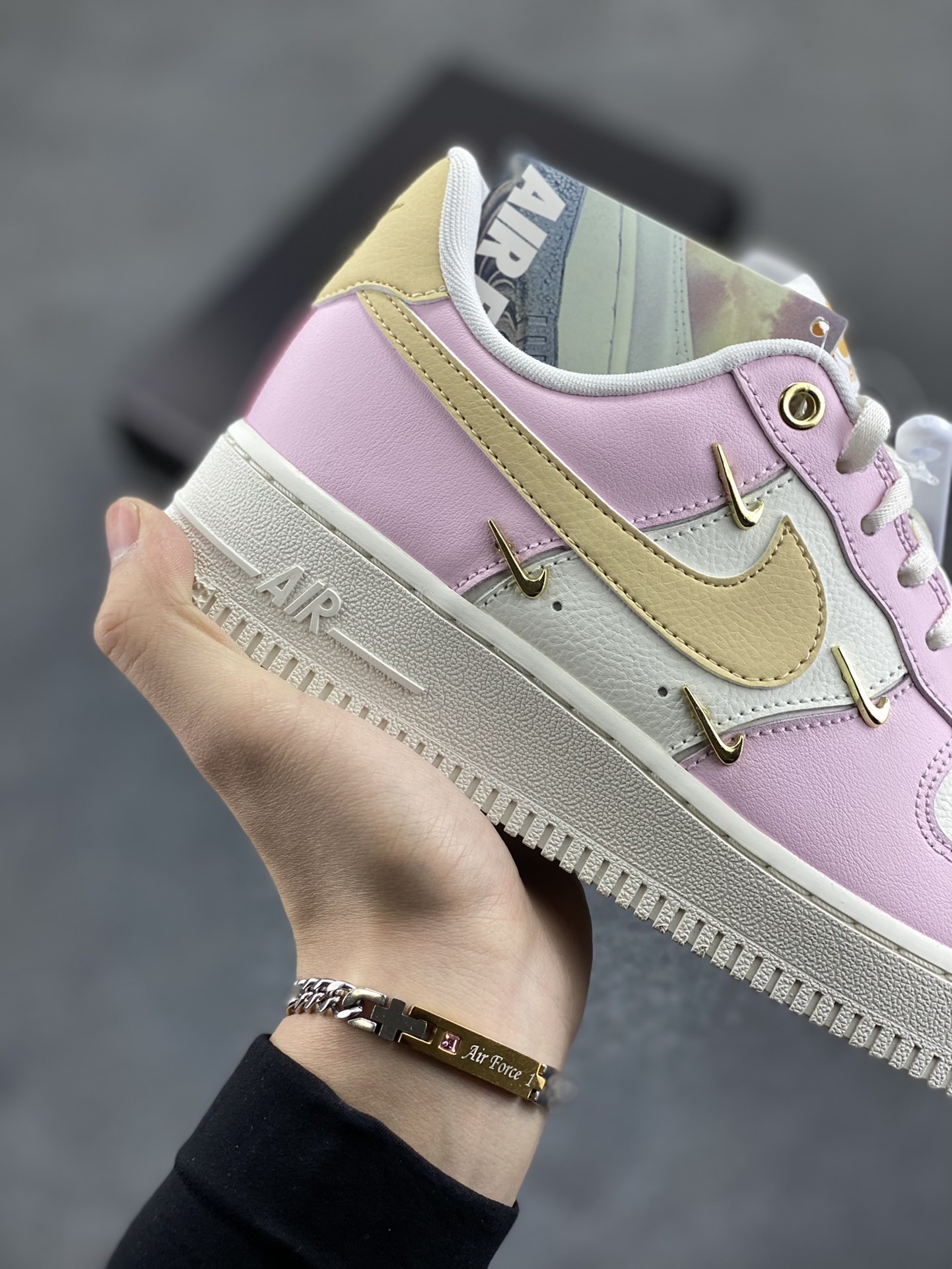 图片[6]-HY版本💯 Air Force 1\’ 07 粉金 原楦头原纸板 打造纯正空军版型 专注外贸渠道 全掌内置蜂窝气垫 #原盒配件 原厂中底钢印、拉帮完美 货号：IB2574-600 尺码：35.5 36 36.5 37.5 38 38.5 39 40-选品中心