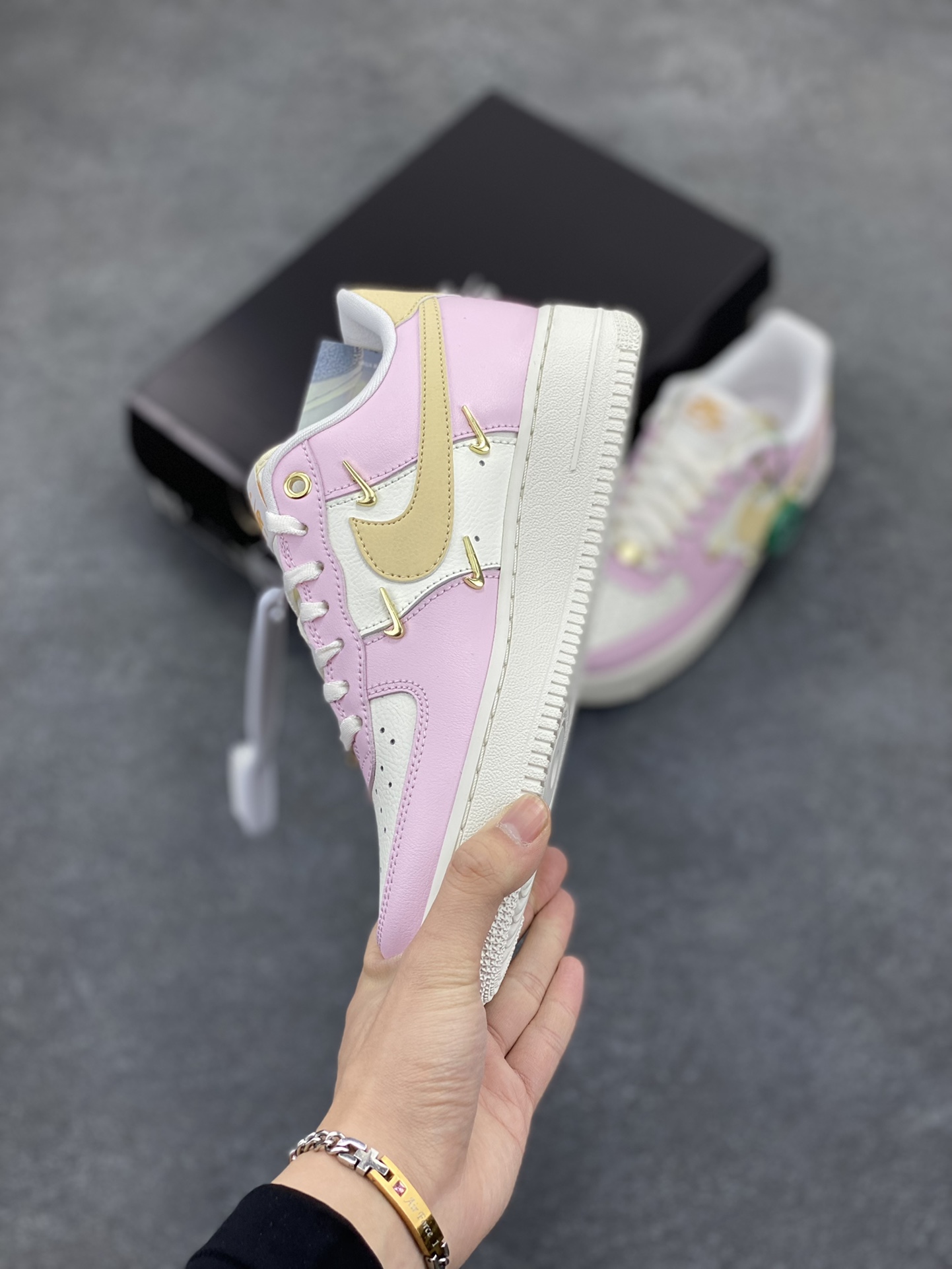 图片[3]-HY版本💯 Air Force 1\’ 07 粉金 原楦头原纸板 打造纯正空军版型 专注外贸渠道 全掌内置蜂窝气垫 #原盒配件 原厂中底钢印、拉帮完美 货号：IB2574-600 尺码：35.5 36 36.5 37.5 38 38.5 39 40-选品中心