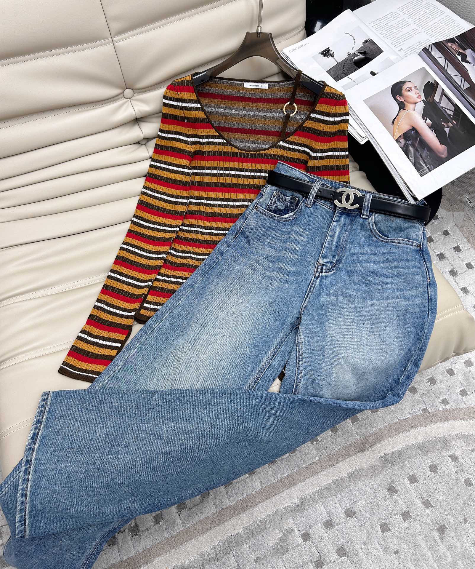 NO:307104,Top and pants style DEEPMOSS 25-year new fashion striped round neck long-sleeved slit knit sweater, slim fit and slim style, daily versatile in early spring, wardrobe must-have SML, alexander wang19860909上衣裤子师款 DEEPMOSS 25年新款时尚条纹圆领长袖开叉针织衫,修身显瘦版型 ,早春日常百搭 ,衣橱必备 码数SML,,alexander wang,Women's clothing