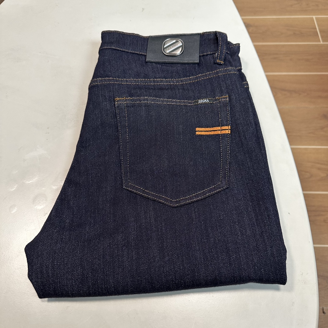NO:430769,25 new models, exclusive new models, jeans, high-end version!  Customized fabrics for counters are breathable and comfortable, with impeccable details, and the brand element design concept reflects high quality. The feel is delicate and soft!  It is casually cut, with a great upper body style!  29-40 yards, zegna, jeans, alexander wang1986090925新款 杰尼亚独家专供新款 牛仔裤,高端版本！专柜定制面料 透气舒适度高,细节无可挑剔,品牌元素设计理念,体现高品质.手感细腻柔软！呈现休闲裁剪,上身版型超赞！ 码数29-40,,zegna,jeans,alexander wang,Men's clothing