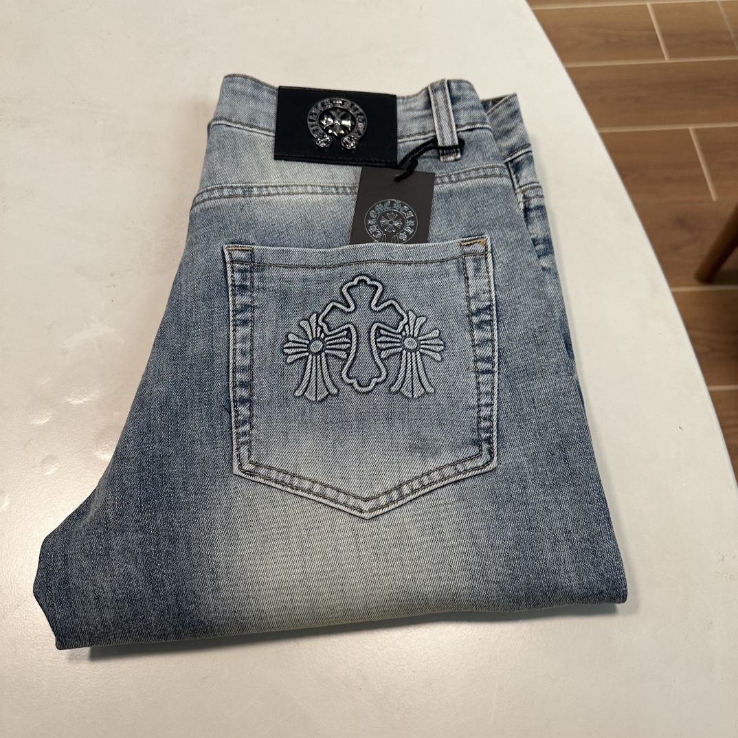 NO:430820,25 new CH Croxin exclusively for new jeans, high-end version!  Customized fabrics for counters are breathable and comfortable, with impeccable details, and the brand element design concept reflects high quality. The feel is delicate and soft!  It is casually cut, with a great upper body style!  Number of codes 29-40, Chrome hearts, jeans, alexander wang1986090925新款CH 克罗心独家专供新款 牛仔裤,高端版本！专柜定制面料 透气舒适度高,细节无可挑剔,品牌元素设计理念,体现高品质.手感细腻柔软！呈现休闲裁剪,上身版型超赞！ 码数29-40,,chrome hearts,jeans,alexander wang,Men's clothing