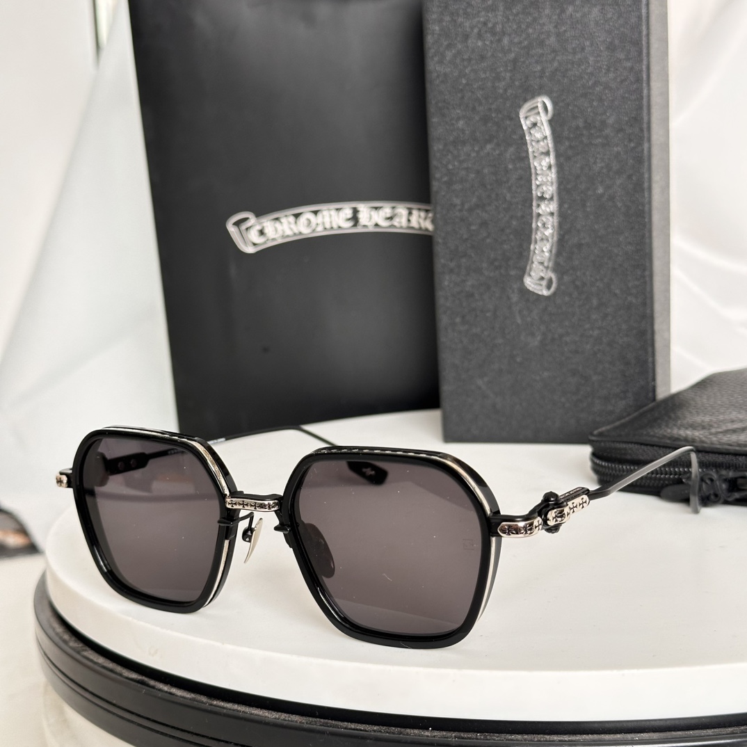 ‼️Zeiss lenses
CHROME HEART
顶级板材手工打磨抛光而成 
立体配饰logo彰显