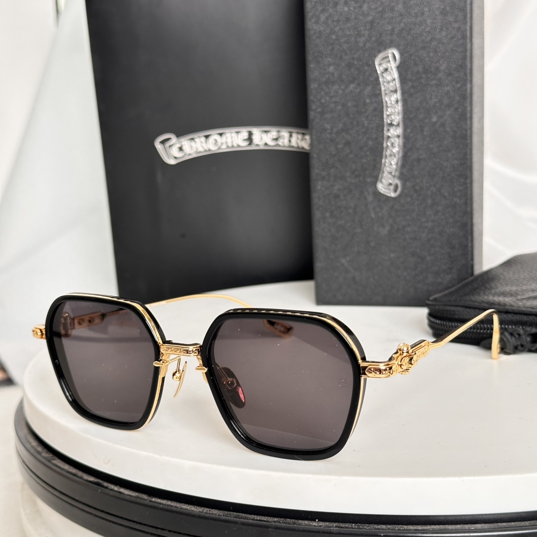 ‼️Zeiss lenses
CHROME HEART
顶级板材手工打磨抛光而成 
立体配饰logo彰显