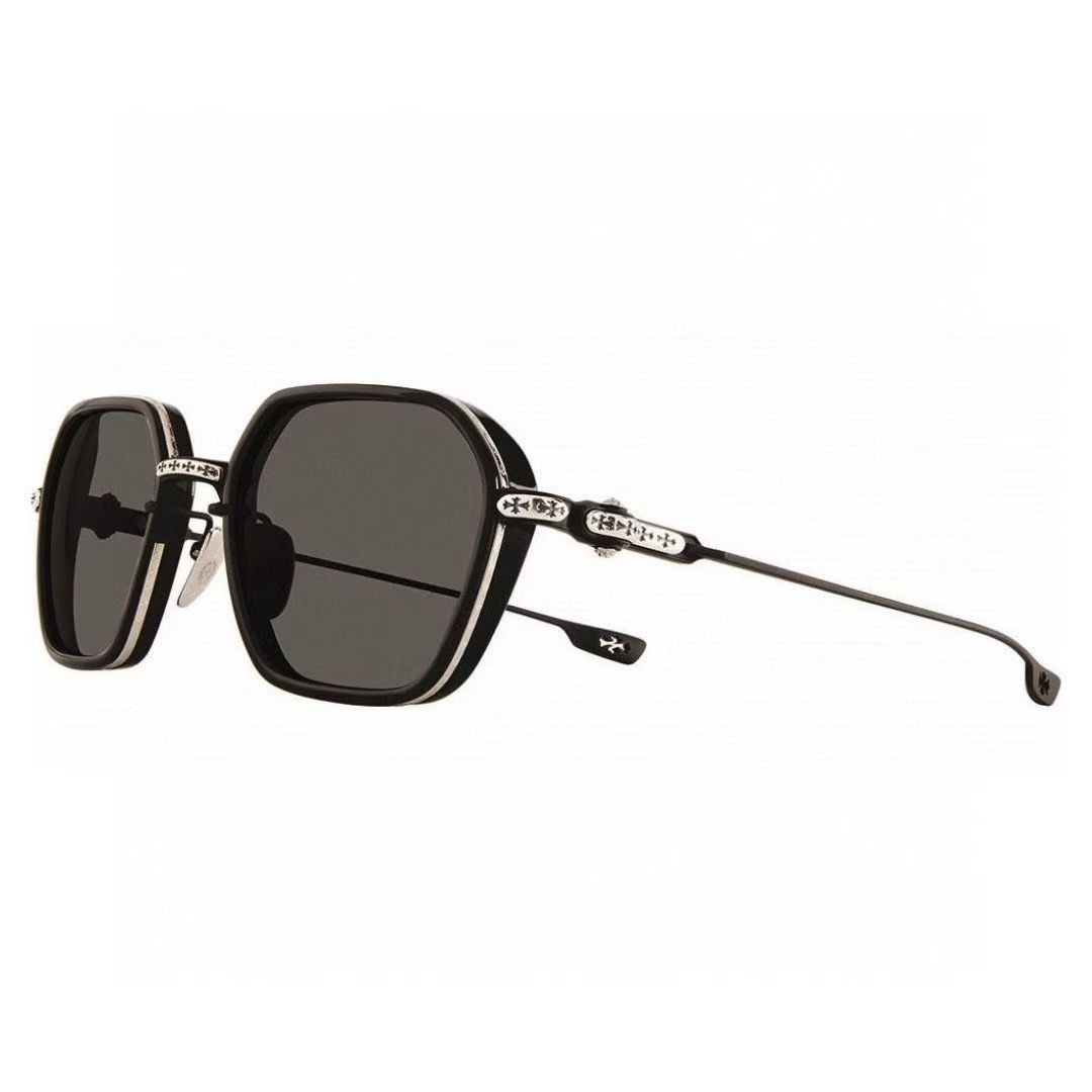  Zeiss lenses
CHROME HEART
顶级板材手工打磨抛光而成 
立体配饰logo彰显品