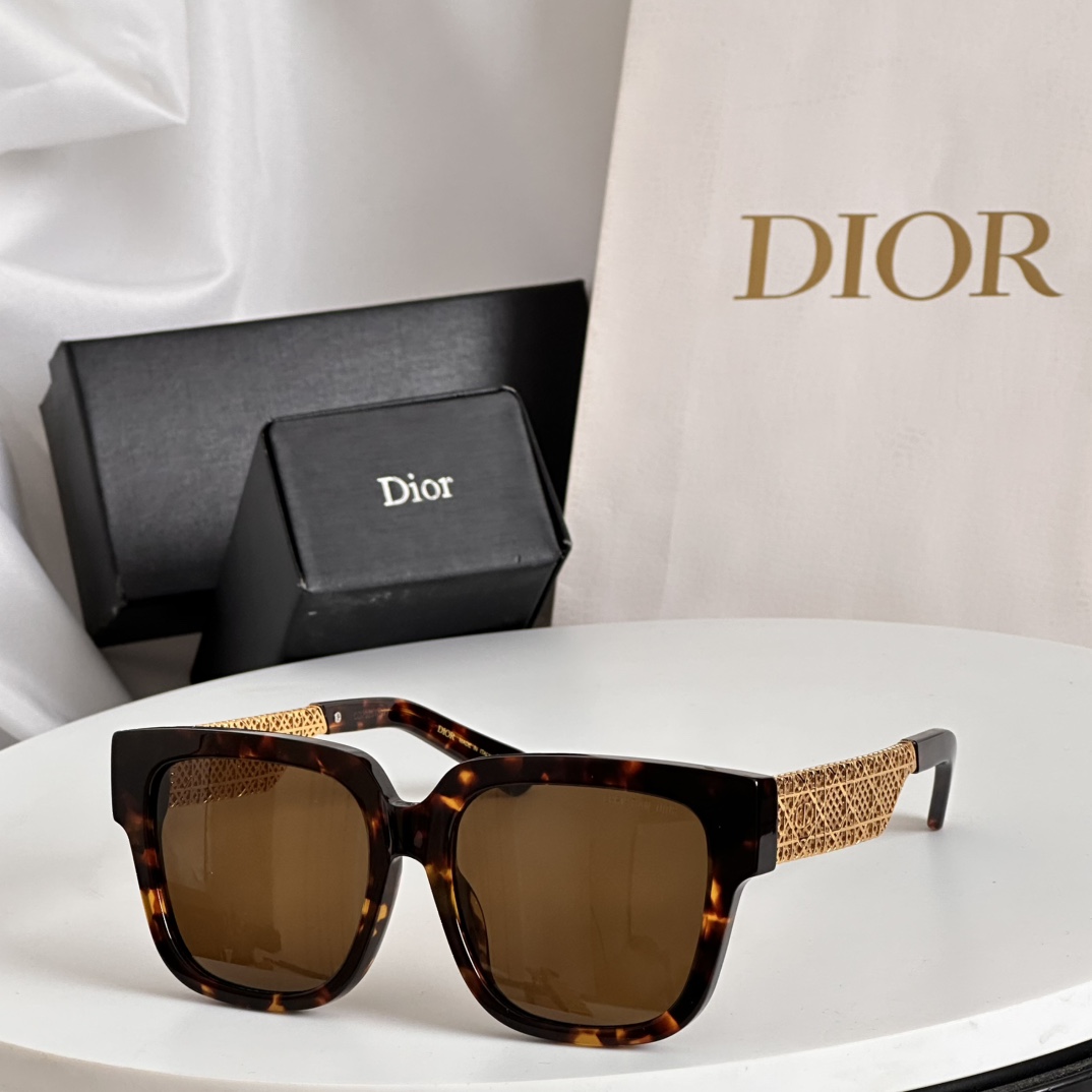   新款 到货 DIO*  官网
MODEL：DioRésille S1F
SIZE：55-17-145