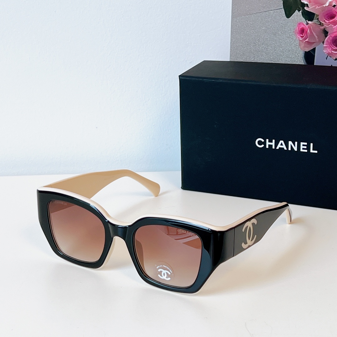  新品拼色墨镜
CHANEL 度假神器⛱️
MOD： 6068
SIZE：51口22-135
🔝🔝