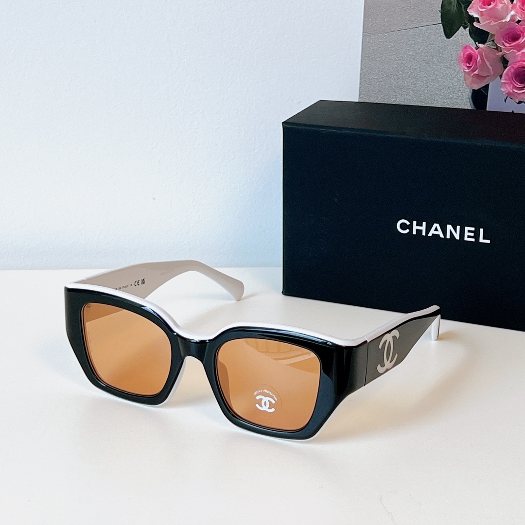  新品拼色墨镜
CHANEL 度假神器⛱️
MOD： 6068
SIZE：51口22-135
🔝🔝