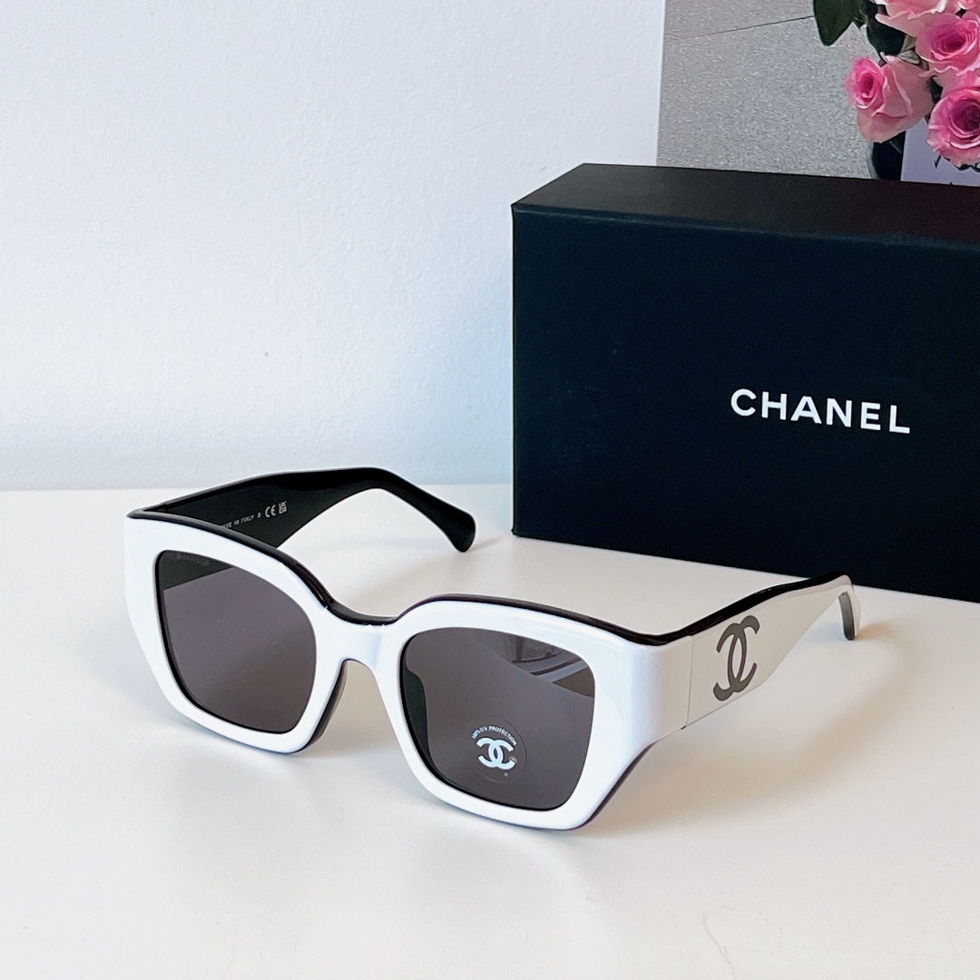  新品拼色墨镜
CHANEL 度假神器⛱️
MOD： 6068
SIZE：51口22-135
🔝🔝