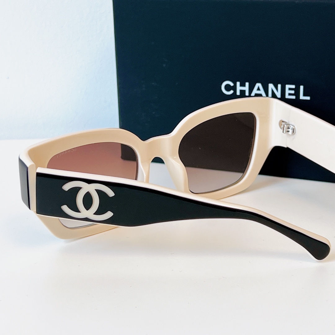  新品拼色墨镜
CHANEL 度假神器⛱️
MOD： 6068
SIZE：51口22-135
🔝🔝