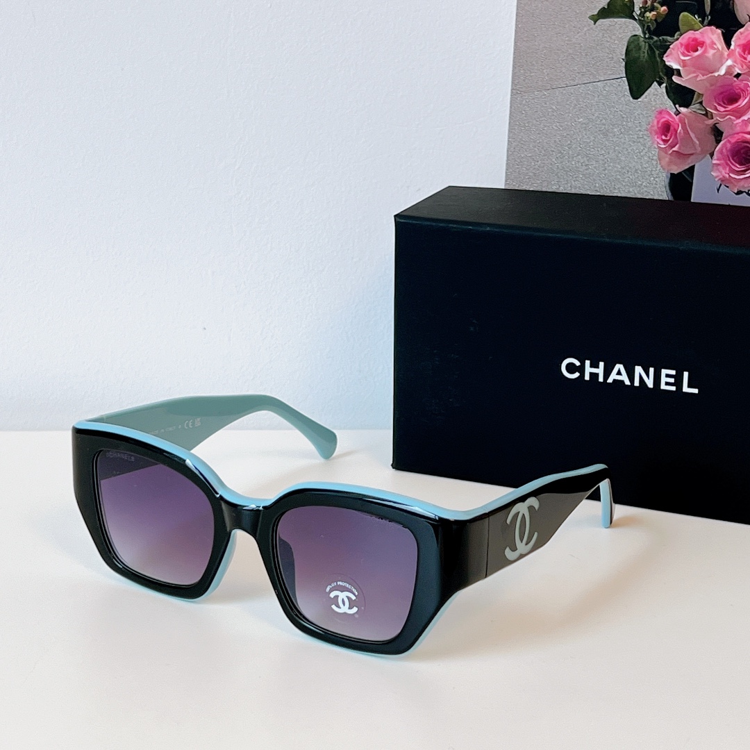 新品拼色墨镜
CHANEL 度假神器⛱️
MOD： 6068
SIZE：51口22-135
🔝🔝