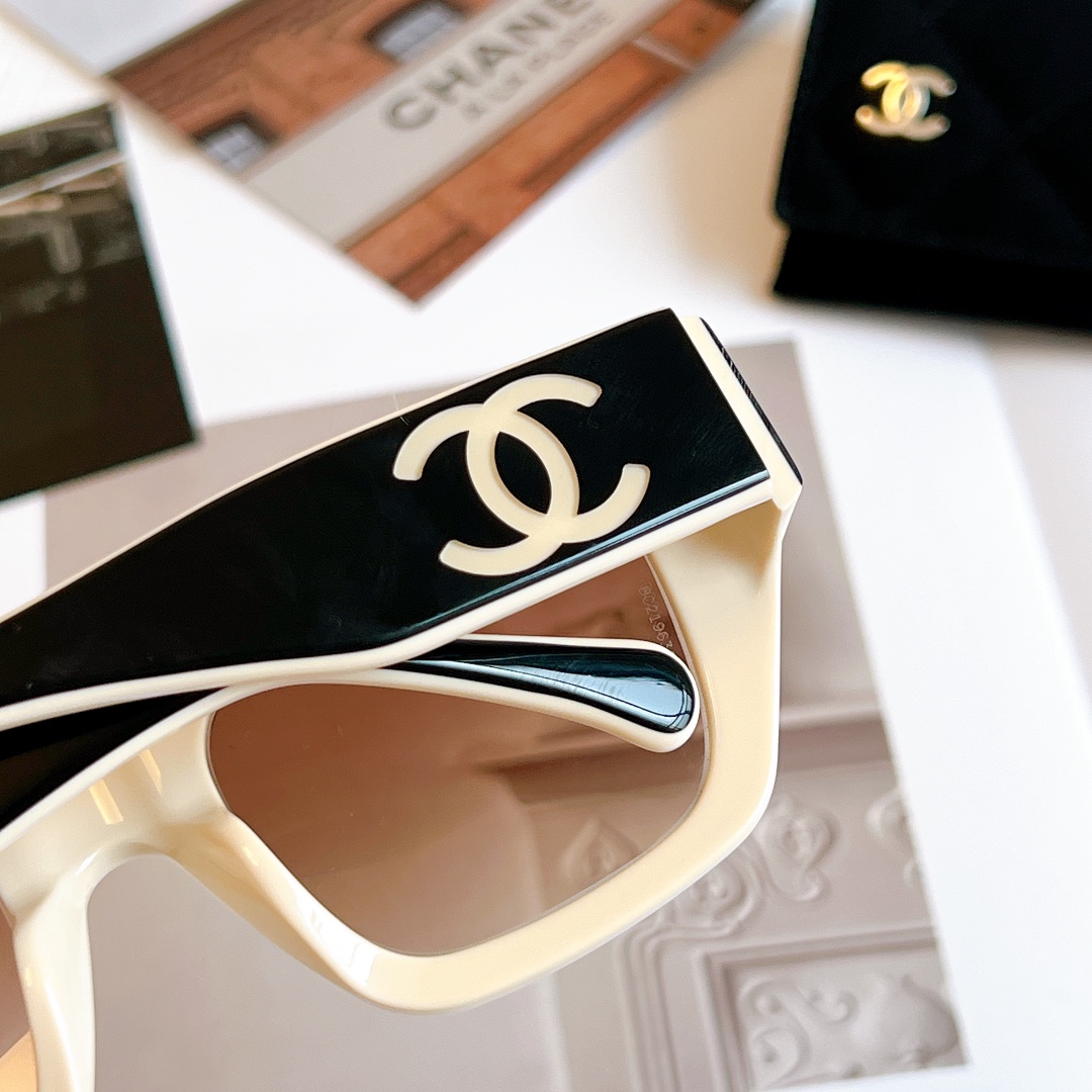  黑米白茶拼色
CHANEL 度假神器⛱️
MOD： 6068
SIZE：51口22-135
🔝🔝