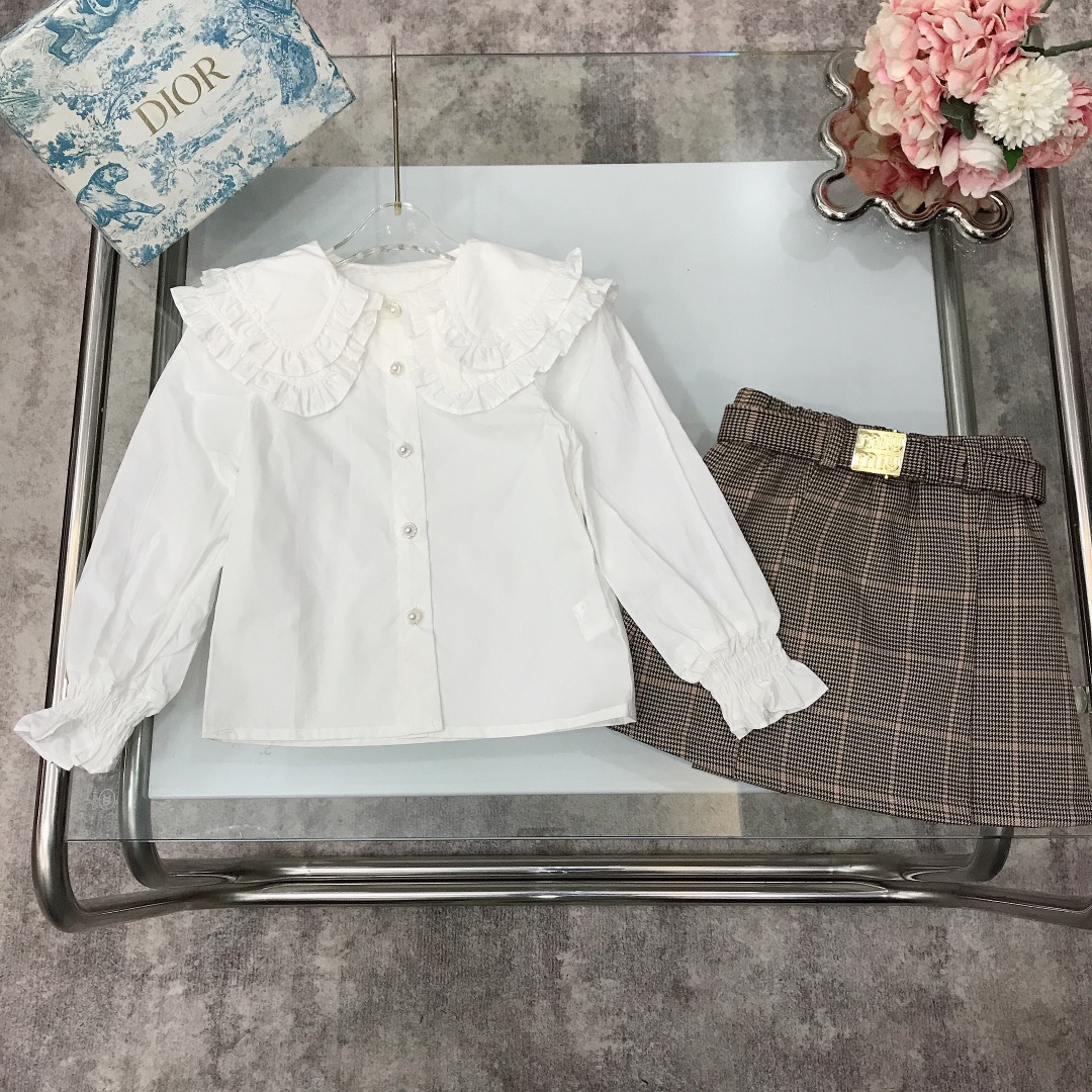 NO:210684,[Spot delivery] MIU MIU ~ Girls' Skirt Naval Academy Style Round neck shirt Hardware buckle belt Accessories pleated skirt material is very soft and delicate, soft and comfortable, skin-friendly and not tied, excellent upper body effect, a must-have artifact for princess~ size size--120-130-140-150 [CM] Counter packaging 70, clothes, miumiu, skirts, shirts,19860909【现货发】   MIU MIU～女童套裙 海军学院风格 圆领衬衫五金扣腰带配饰百褶裙材质手感非常柔软细腻 柔顺舒适 亲肤不扎 上身效果极好 公主的必备神器～  size尺码--120-130-140-150【CM】 专柜包装70,衣服,miumiu,skirts,shirts,,Children's