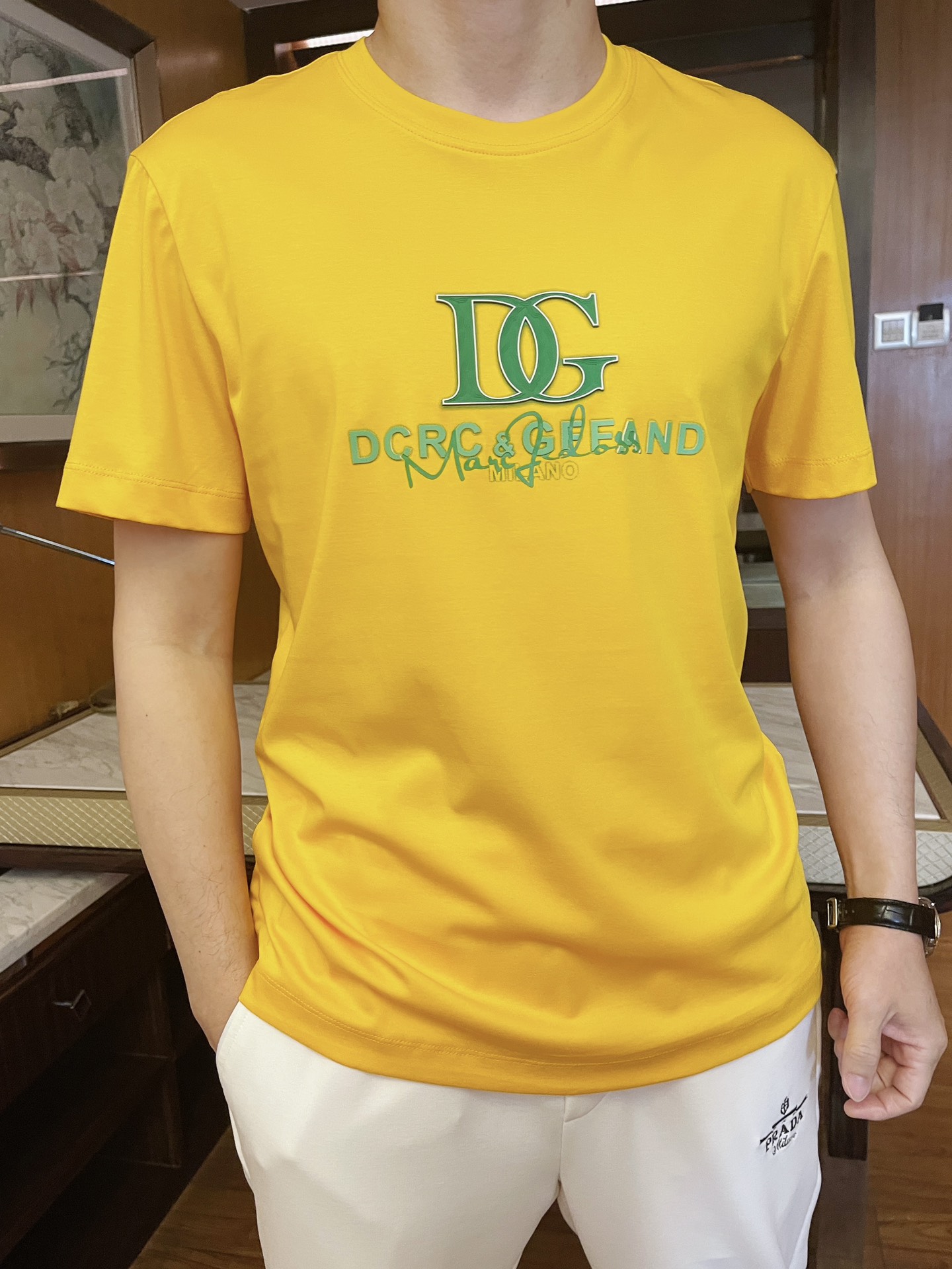 杜嘉班纳-2025最新圆领T恤出货 欧美专柜热销单品！精选意大利🇮🇹进口天丝棉，搭配最新的设计，胸前的品