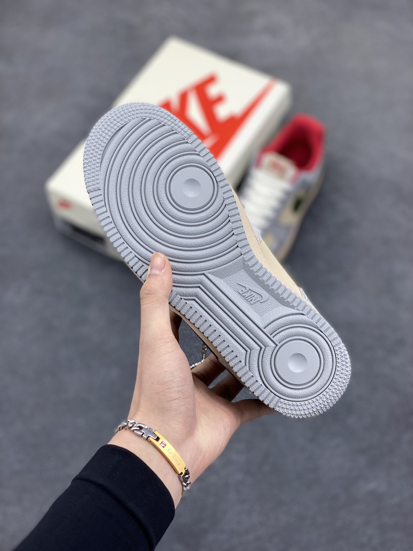 图片[5]-NIke Air Force 1 \’07 Low “斯图西联名——橄榄绿五角星”空军一号 低帮 运动鞋 休闲鞋 折边针车 工艺难度大 原楦头原纸板 原装鞋盒 定制五金配件 内置全掌气垫 原厂鞋底 货号：KK1988-034 尺码：36 36.5 37.5 38 38.5 39 40 40.5 41 42 42.5 43 44 44.5 45-选品中心