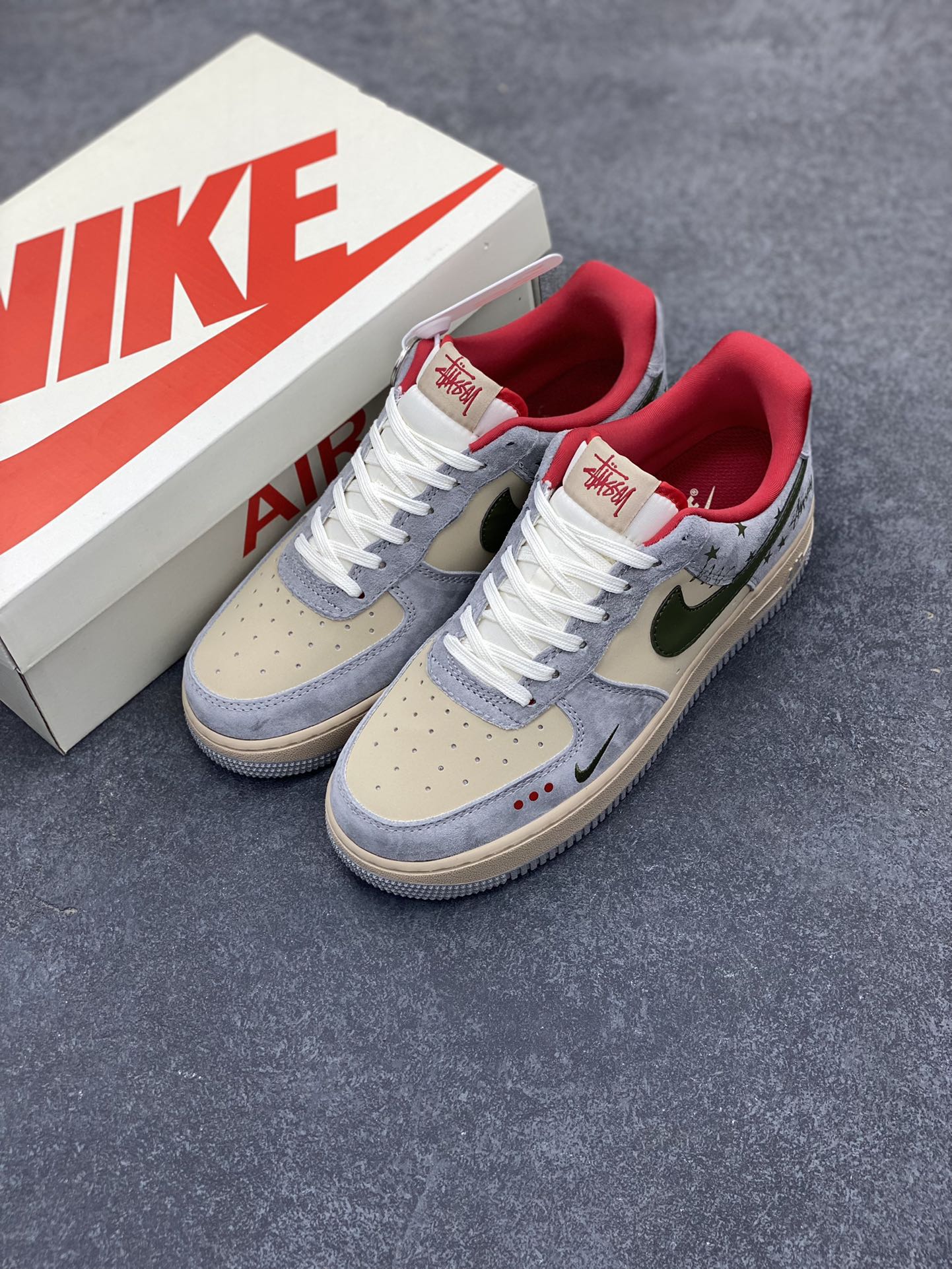 图片[8]-NIke Air Force 1 \’07 Low “斯图西联名——橄榄绿五角星”空军一号 低帮 运动鞋 休闲鞋 折边针车 工艺难度大 原楦头原纸板 原装鞋盒 定制五金配件 内置全掌气垫 原厂鞋底 货号：KK1988-034 尺码：36 36.5 37.5 38 38.5 39 40 40.5 41 42 42.5 43 44 44.5 45-选品中心