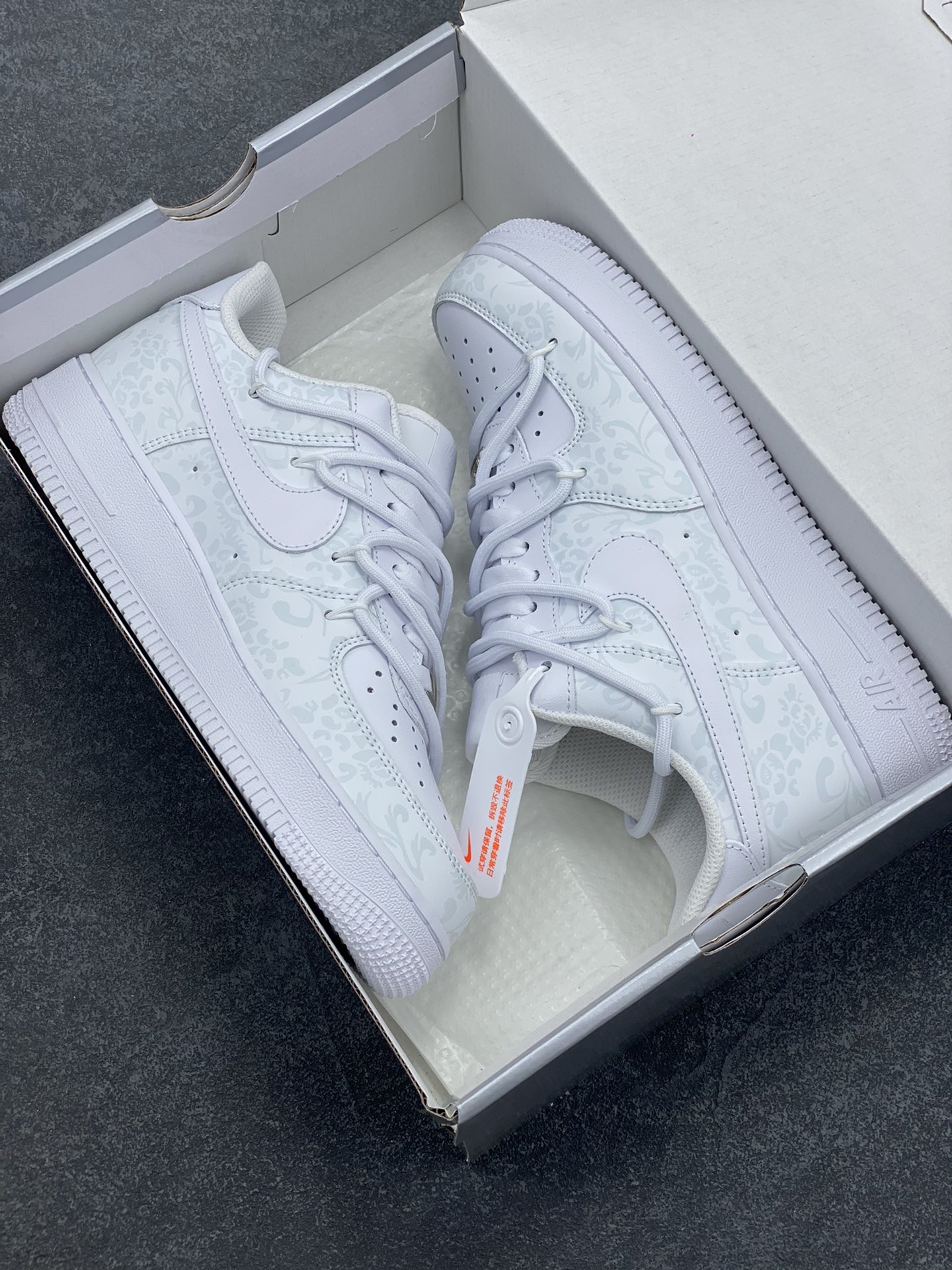 图片[9]-Nike Air Force 1 Low’07 温变青花瓷 中国风 空军一号低帮休闲板鞋 定制皮料 定制鞋盒 配件齐全 原楦原纸板 纯正空军版型 内置全掌气垫 货号：ZH0316-055 尺码：36 36.5 37.5 38 38.5 39 40 40.5 41 42 42.5 43 44 44.5 45-选品中心